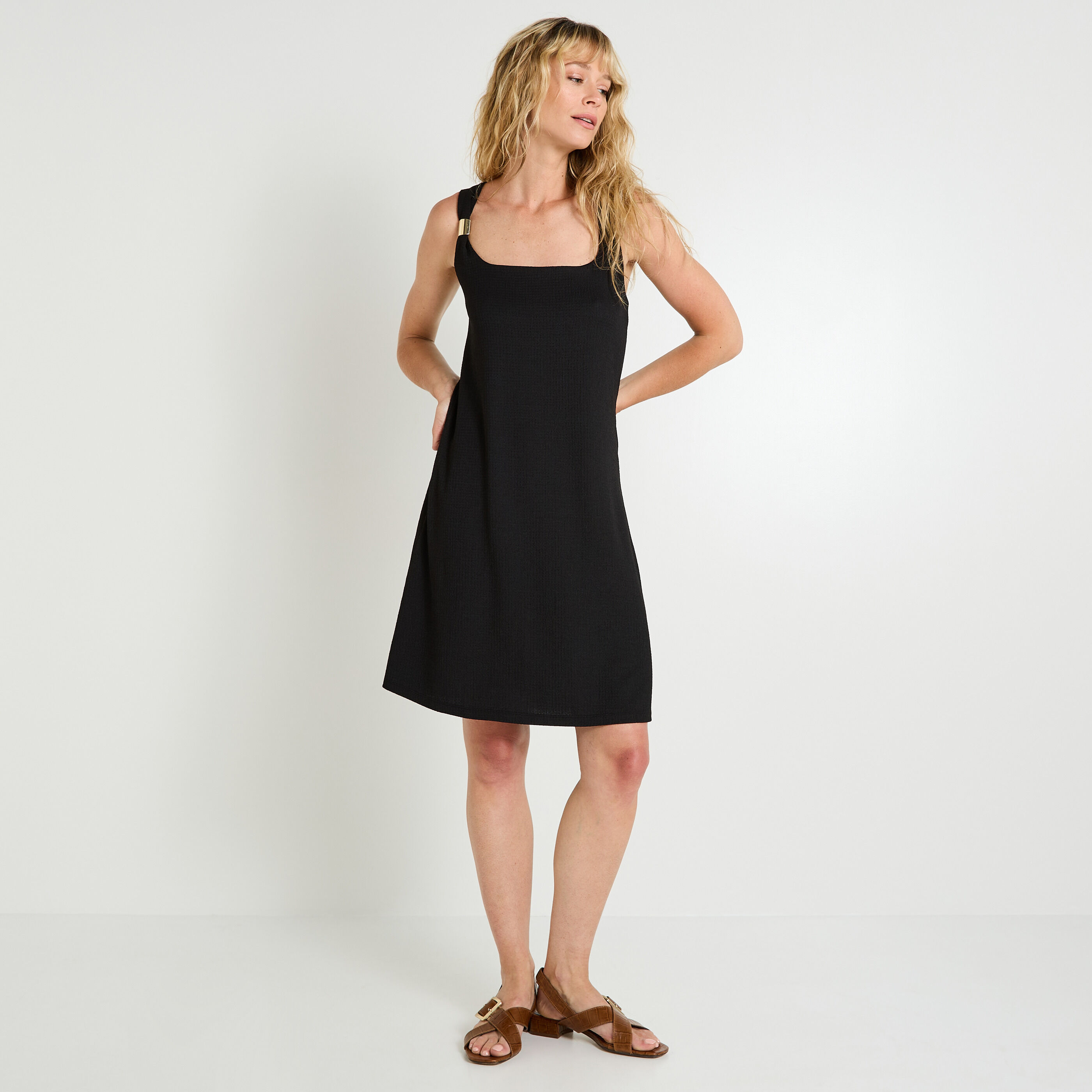 Robe en maille unie &agrave; col carr&eacute;