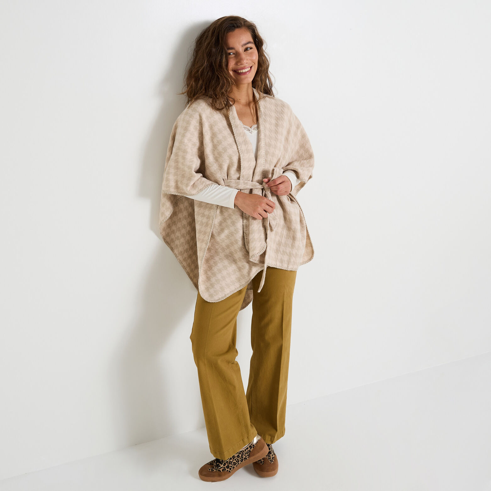 Poncho ceinturé ouvert à l'avant femme