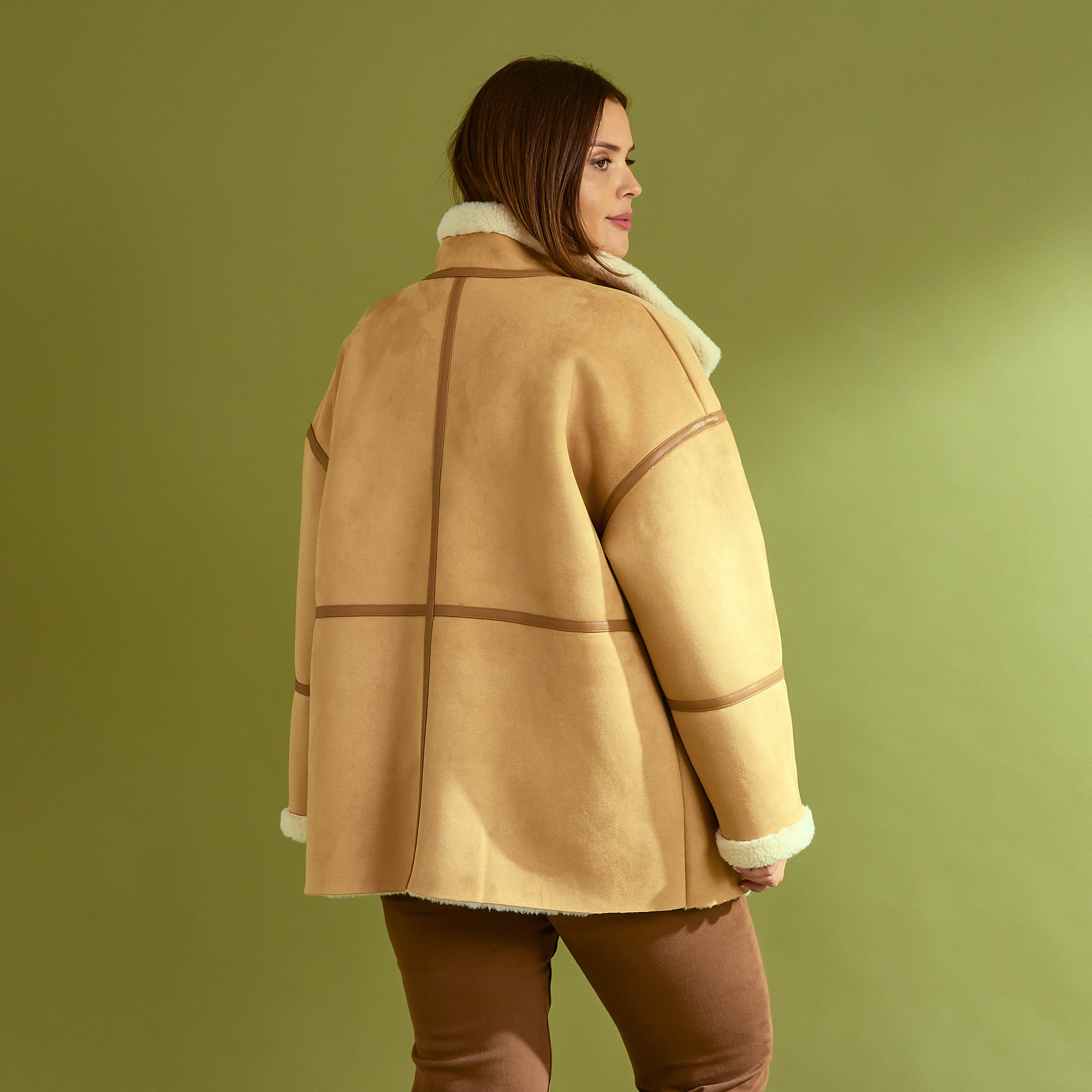 Manteau effet peau lain&eacute;e femme