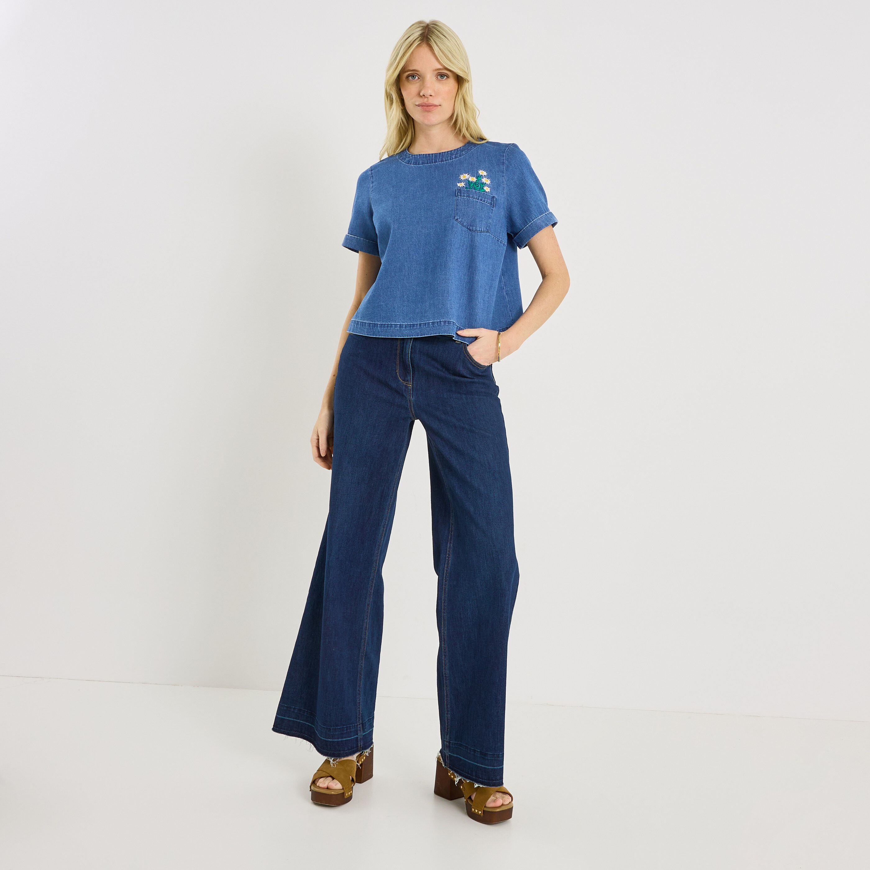 Blouse brod&eacute;e en denim femme