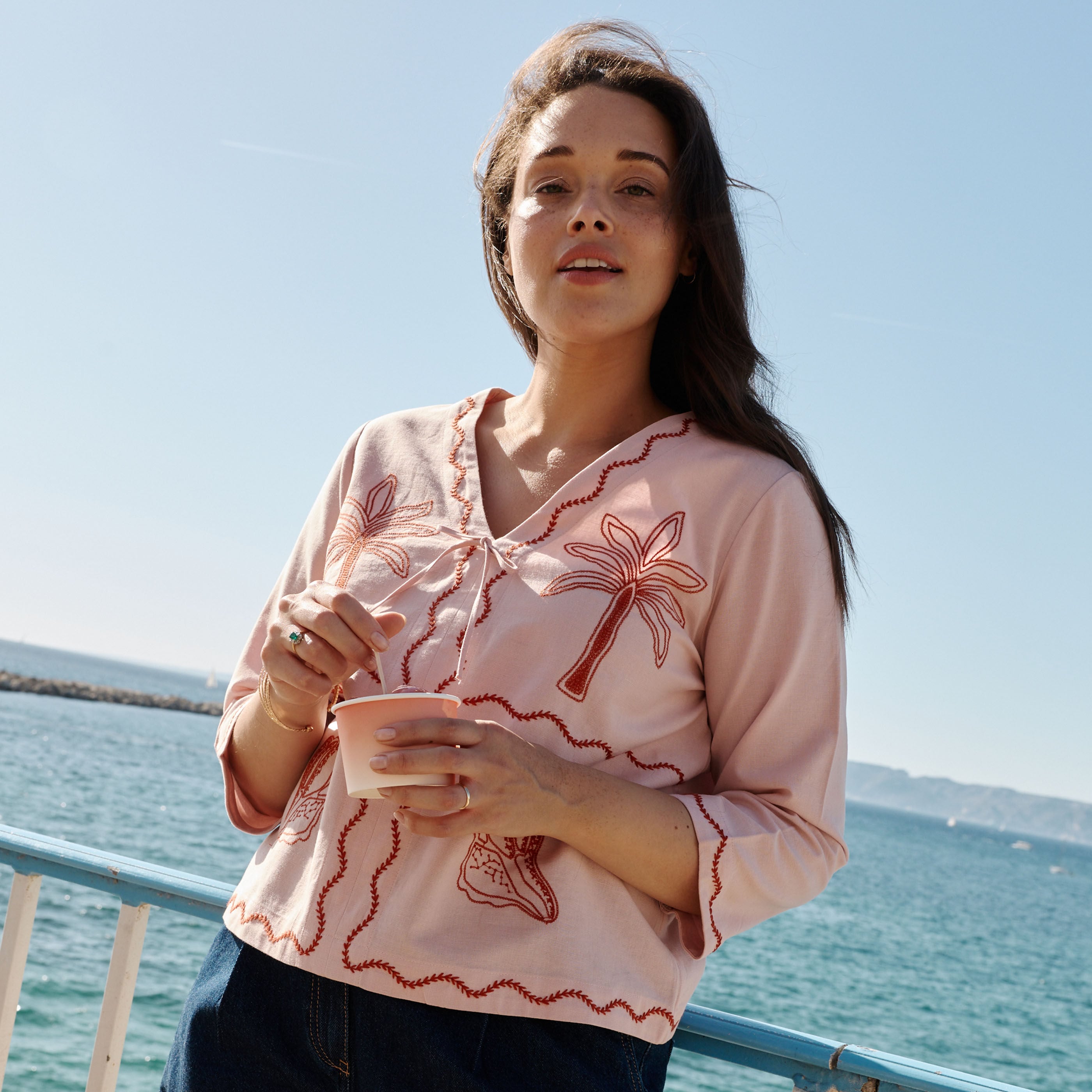 Blouse &agrave; broderies femme