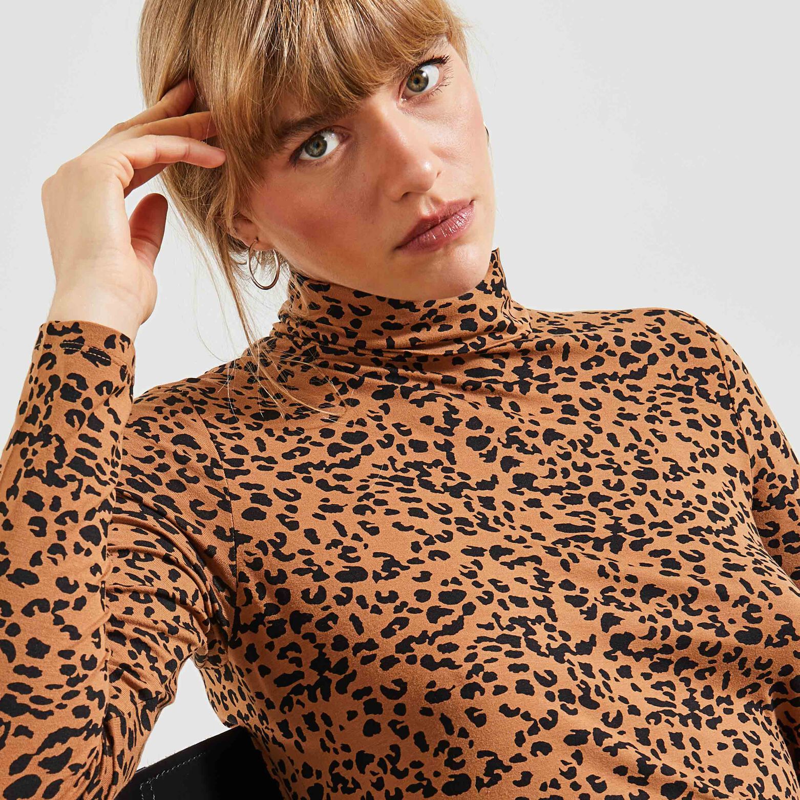Tshirt col roulé imprimé femme