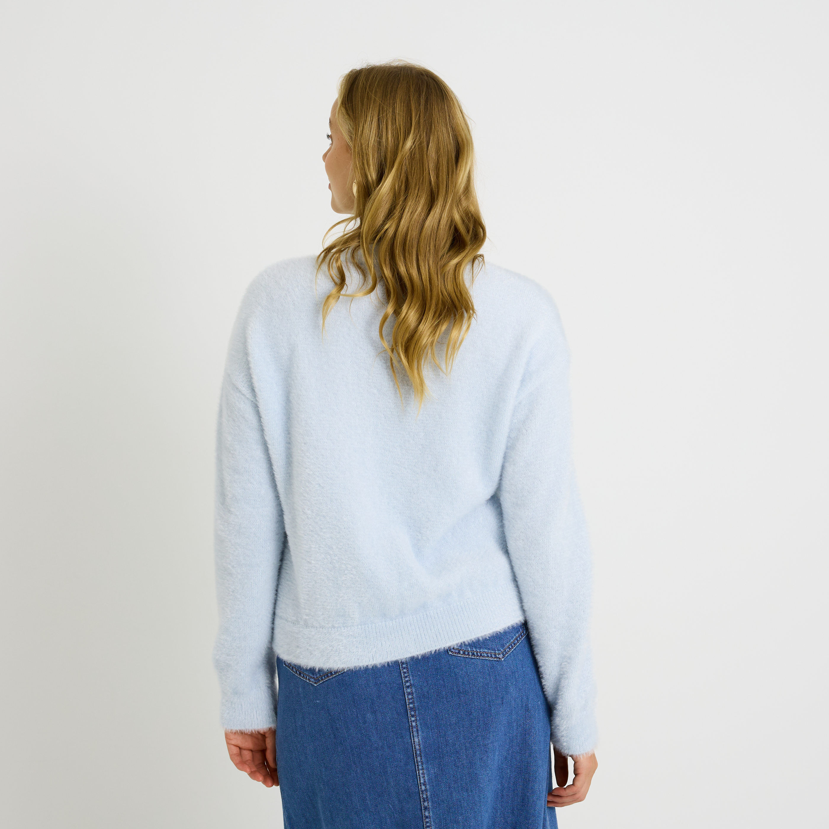 Pull fluffy col montant femme