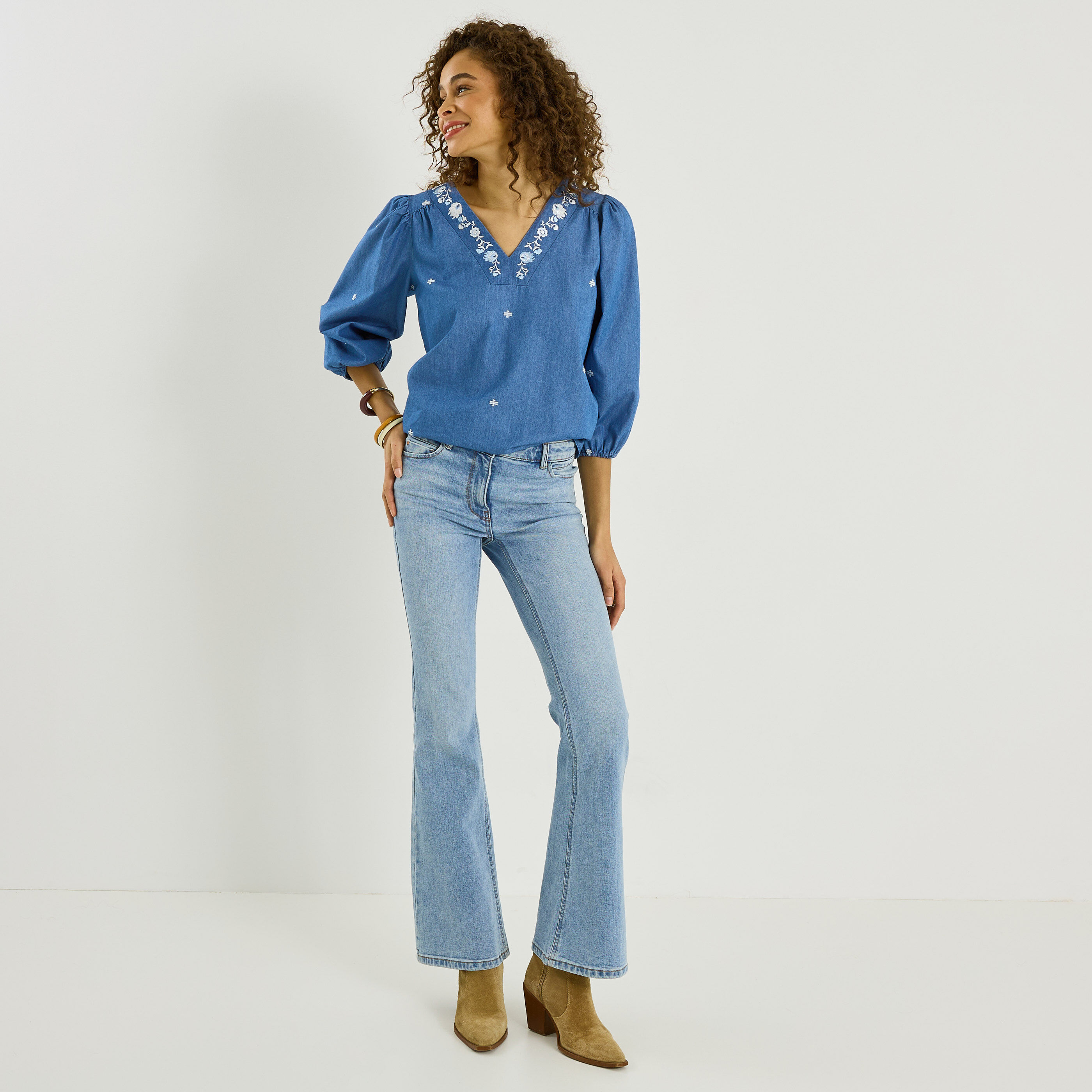 Blouse brod&eacute;e en denim femme