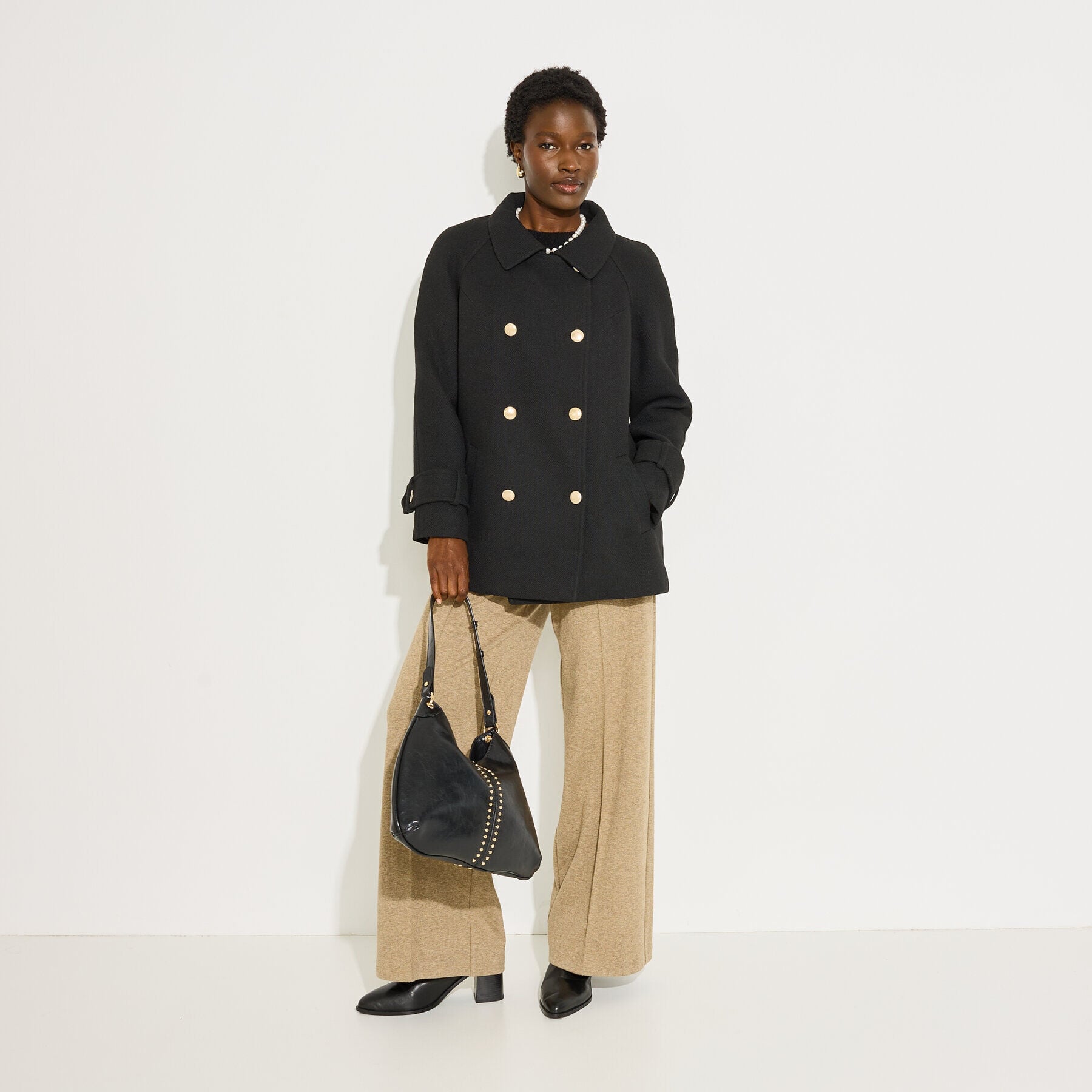 Manteau court droit caban boutonn&eacute; femme