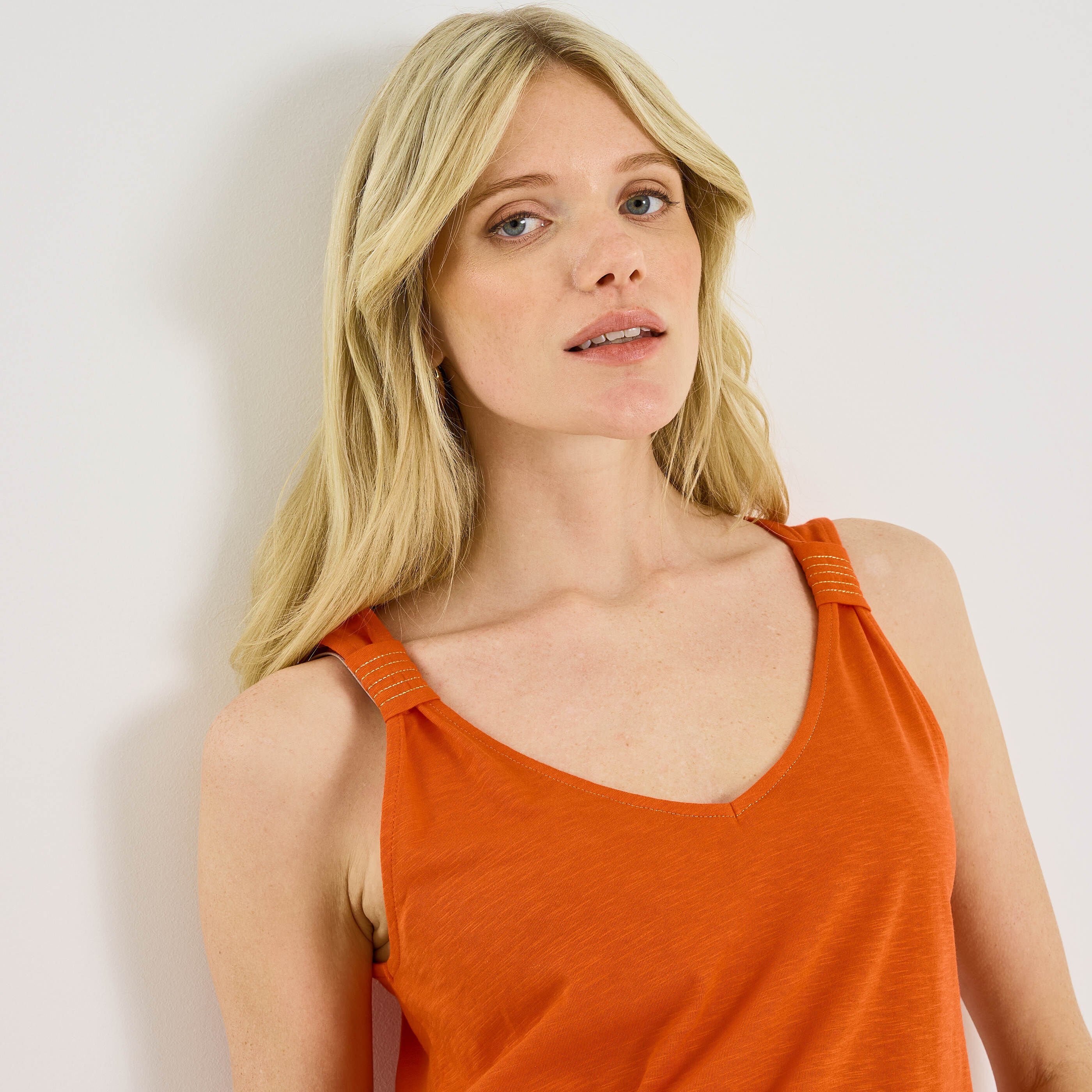 D&eacute;bardeur col V uni femme