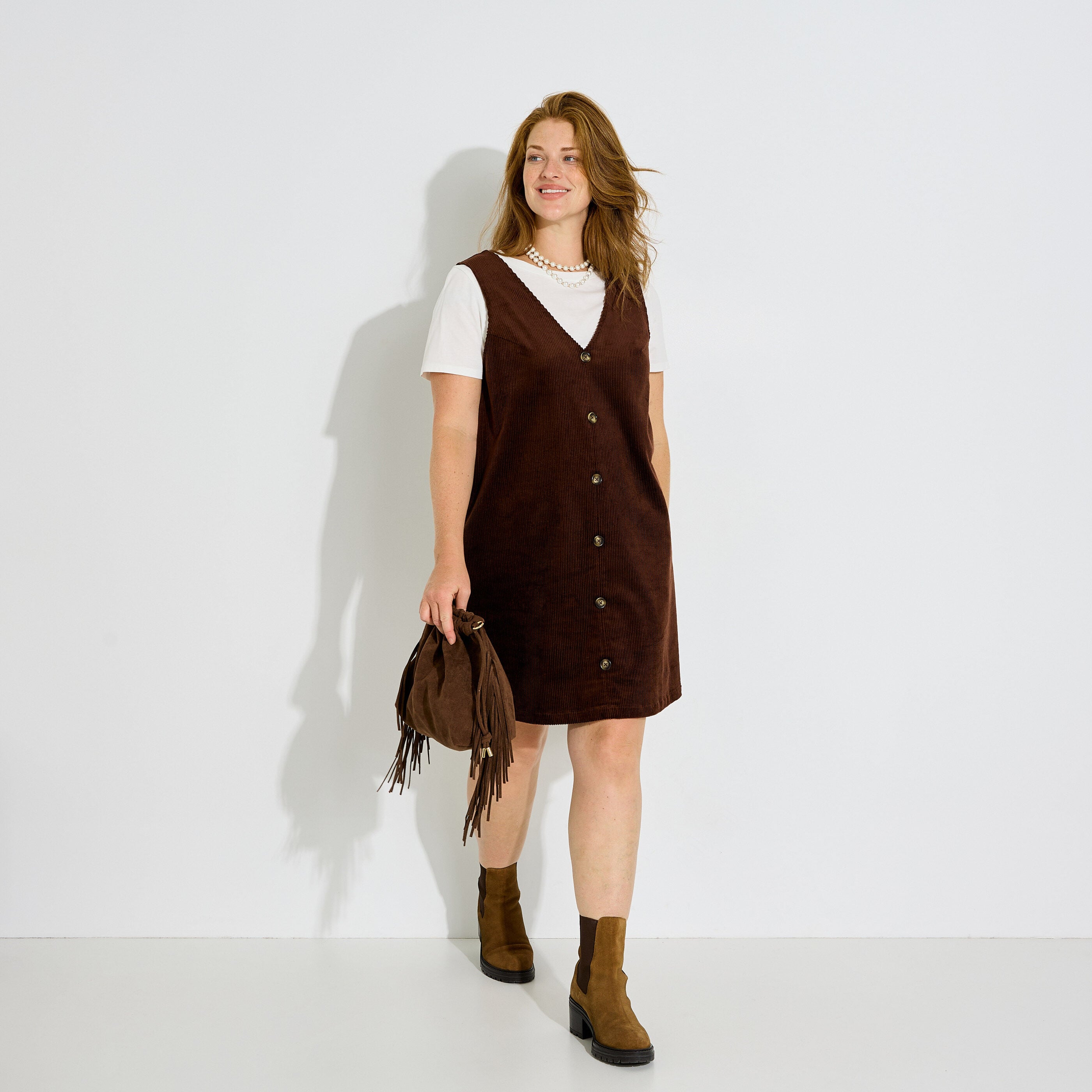 Robe chasuble velours c&ocirc;tel&eacute; col V 