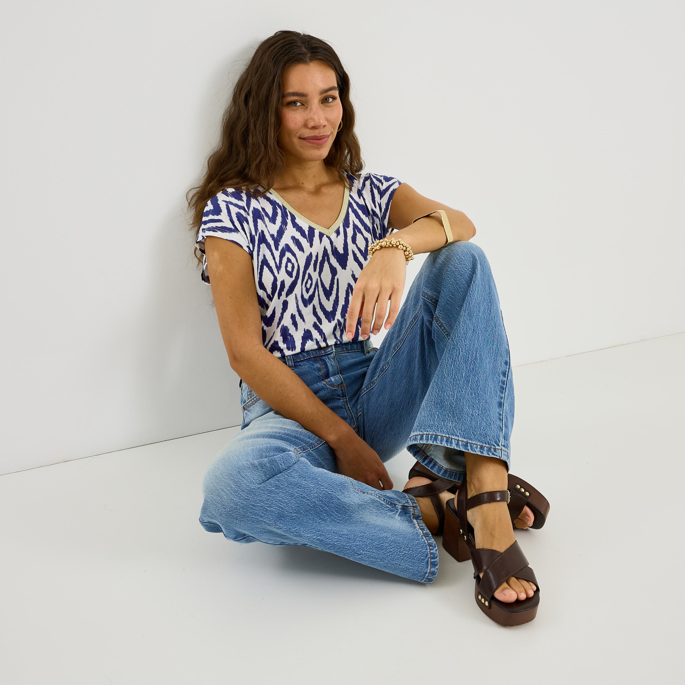 T-shirt col V imprim&eacute; ikat femme