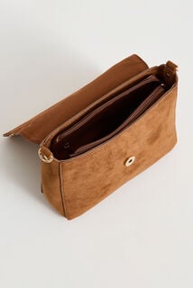 Sac bandoulière à rabat clouté