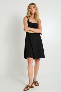 Robe en maille unie à col carré