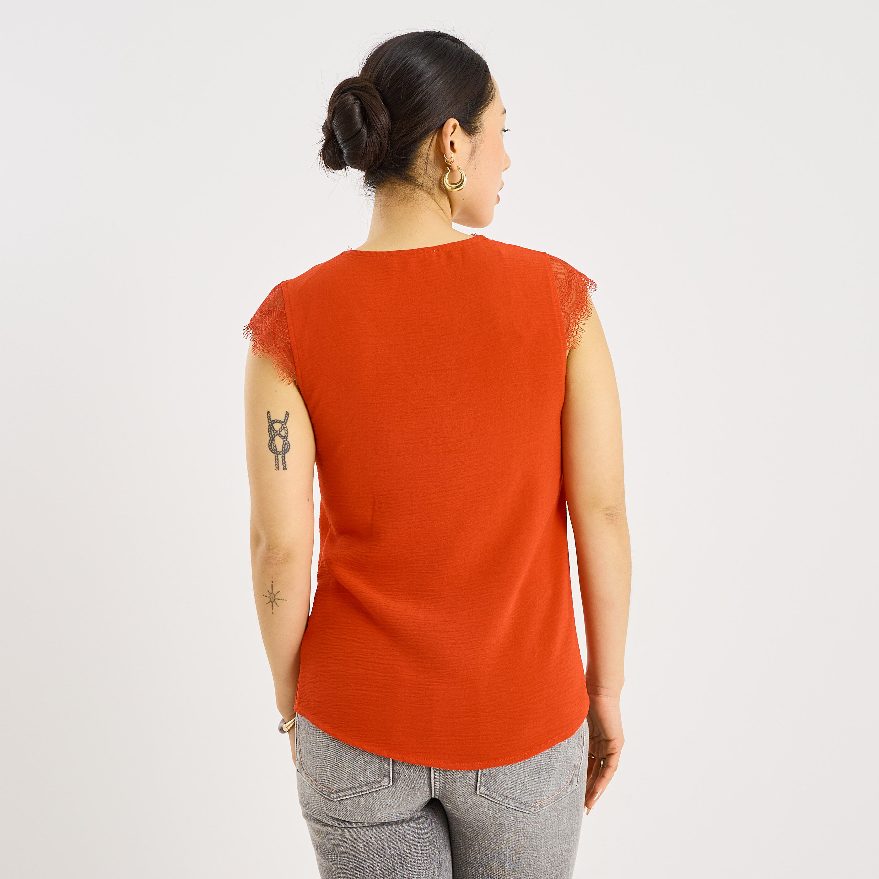 Blouse sans manches col V femme