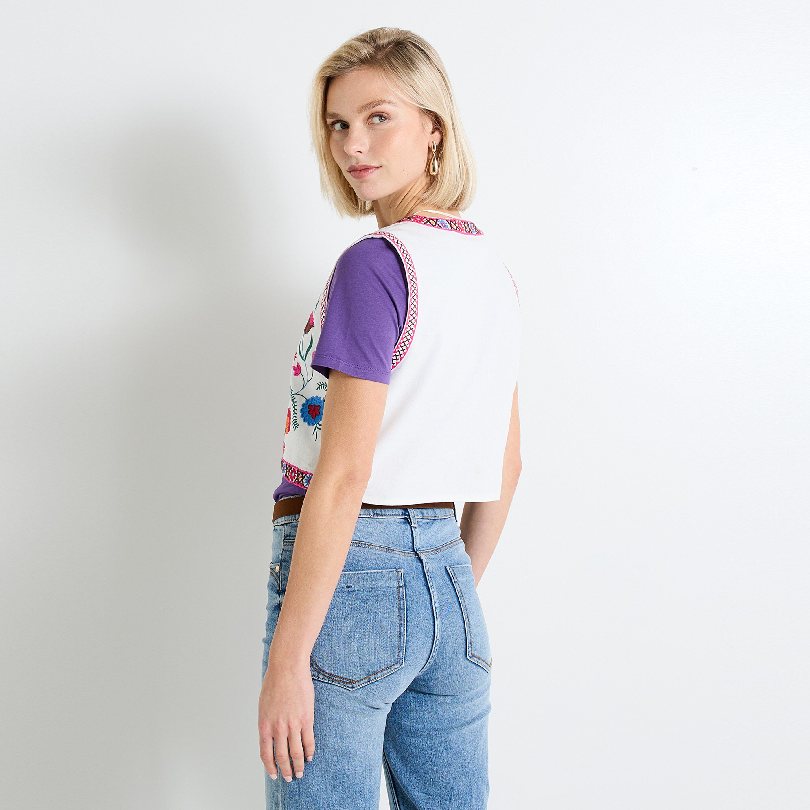 Gilet sans manches brod&eacute; femme
