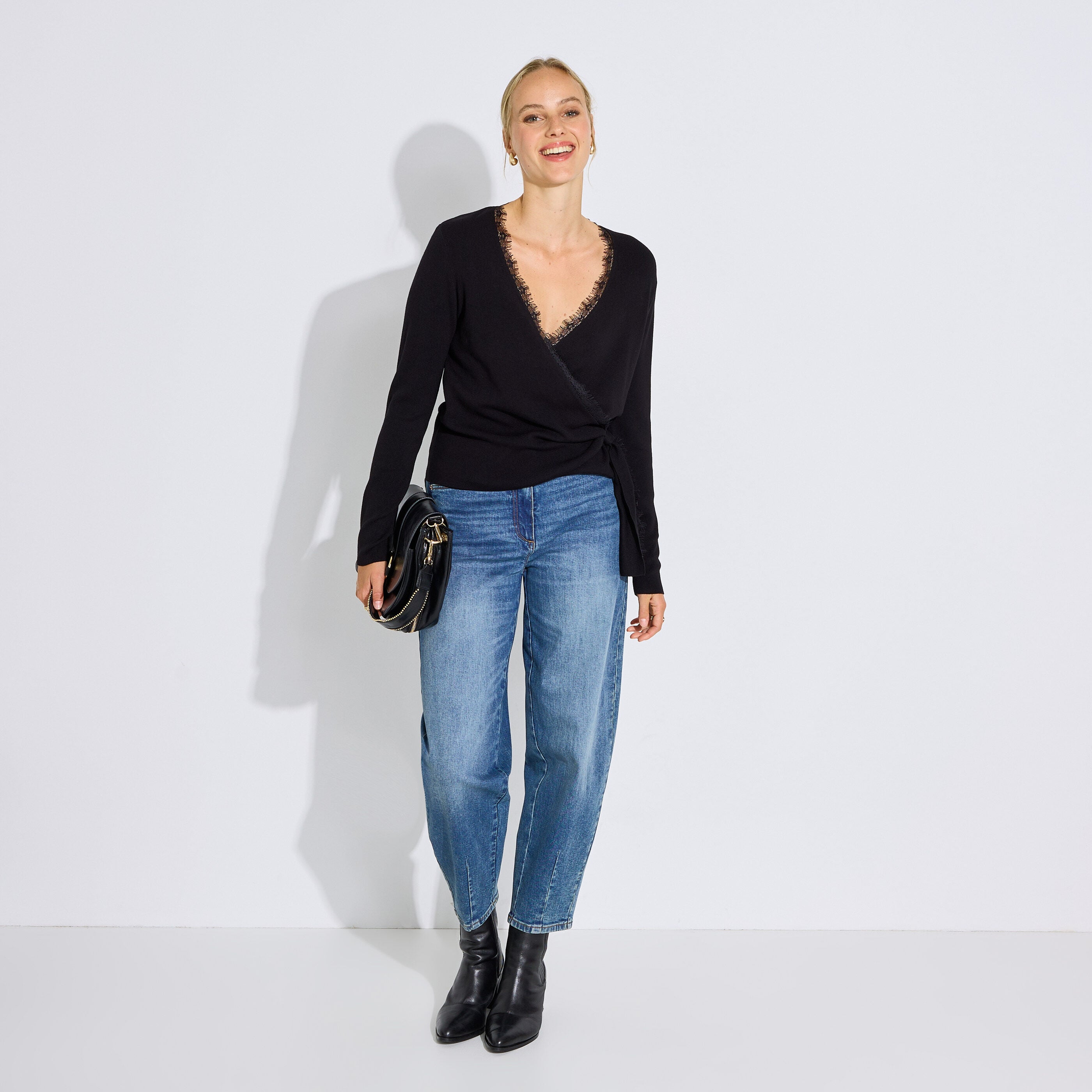 Pull cache-c&oelig;ur ajour&eacute; femme