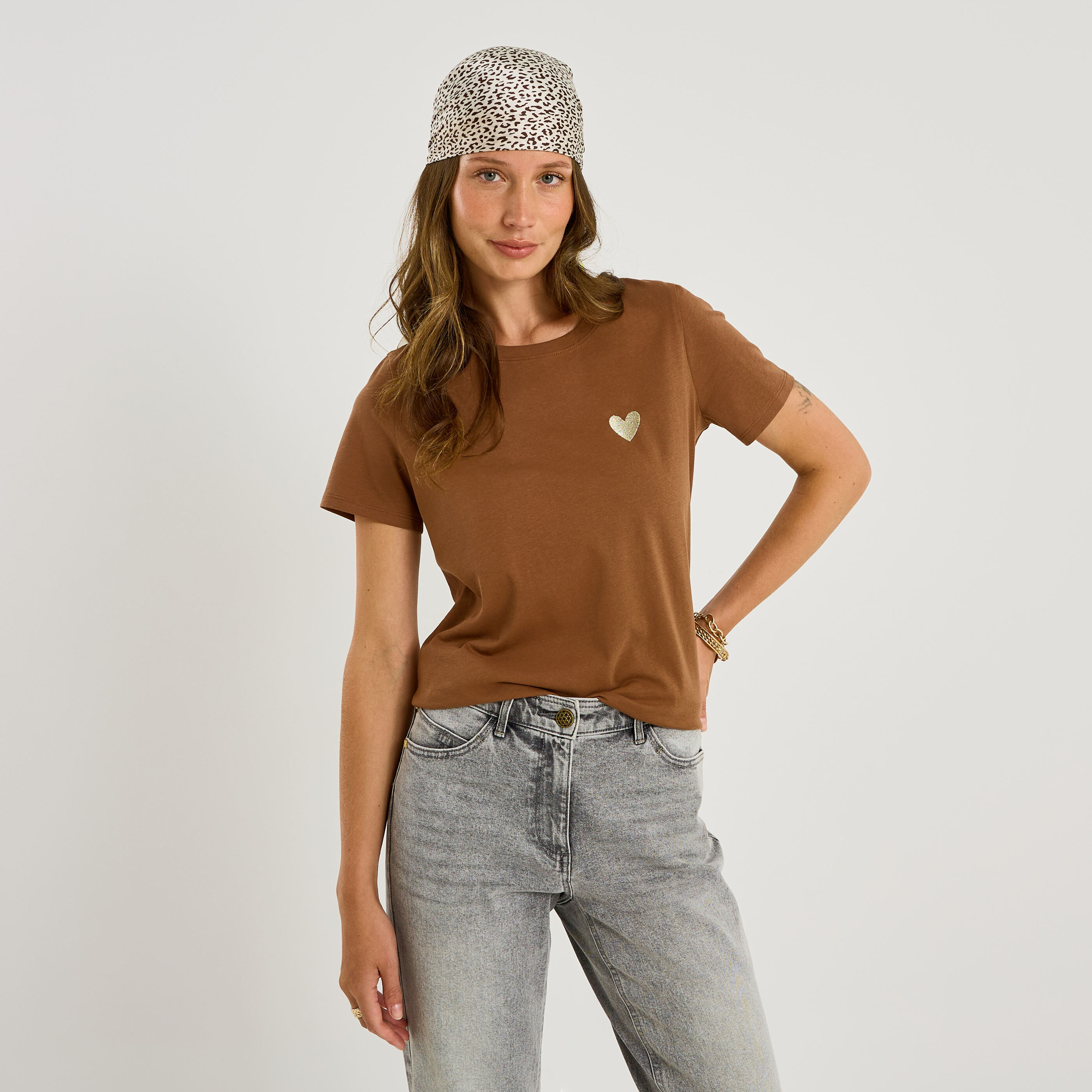 T-shirt col rond c&oelig;ur brod&eacute; femme