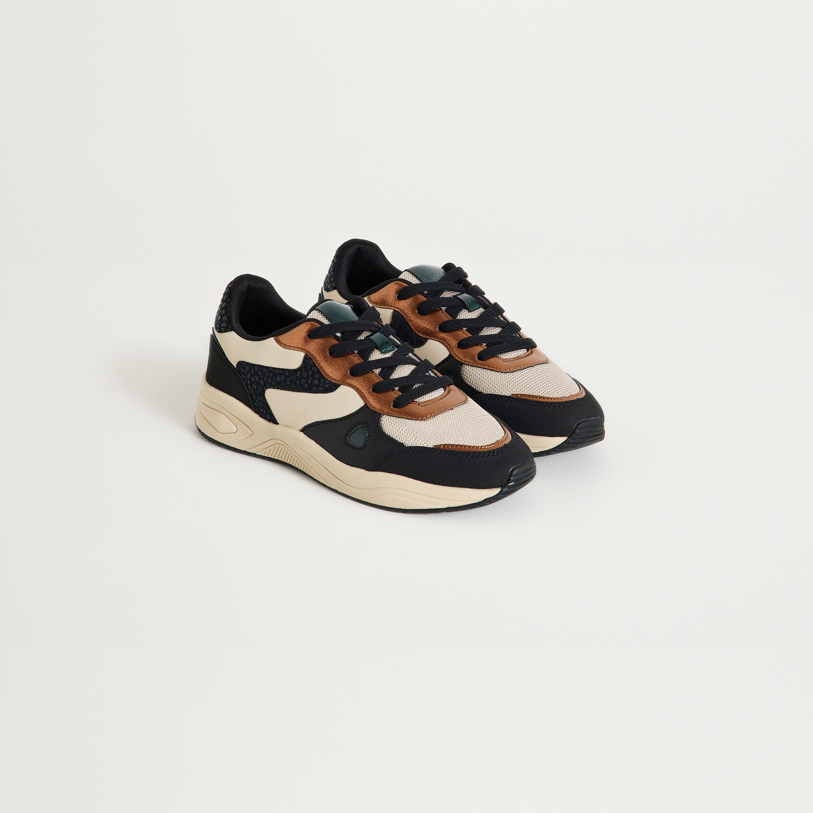 Baskets d&eacute;contract&eacute;es femme