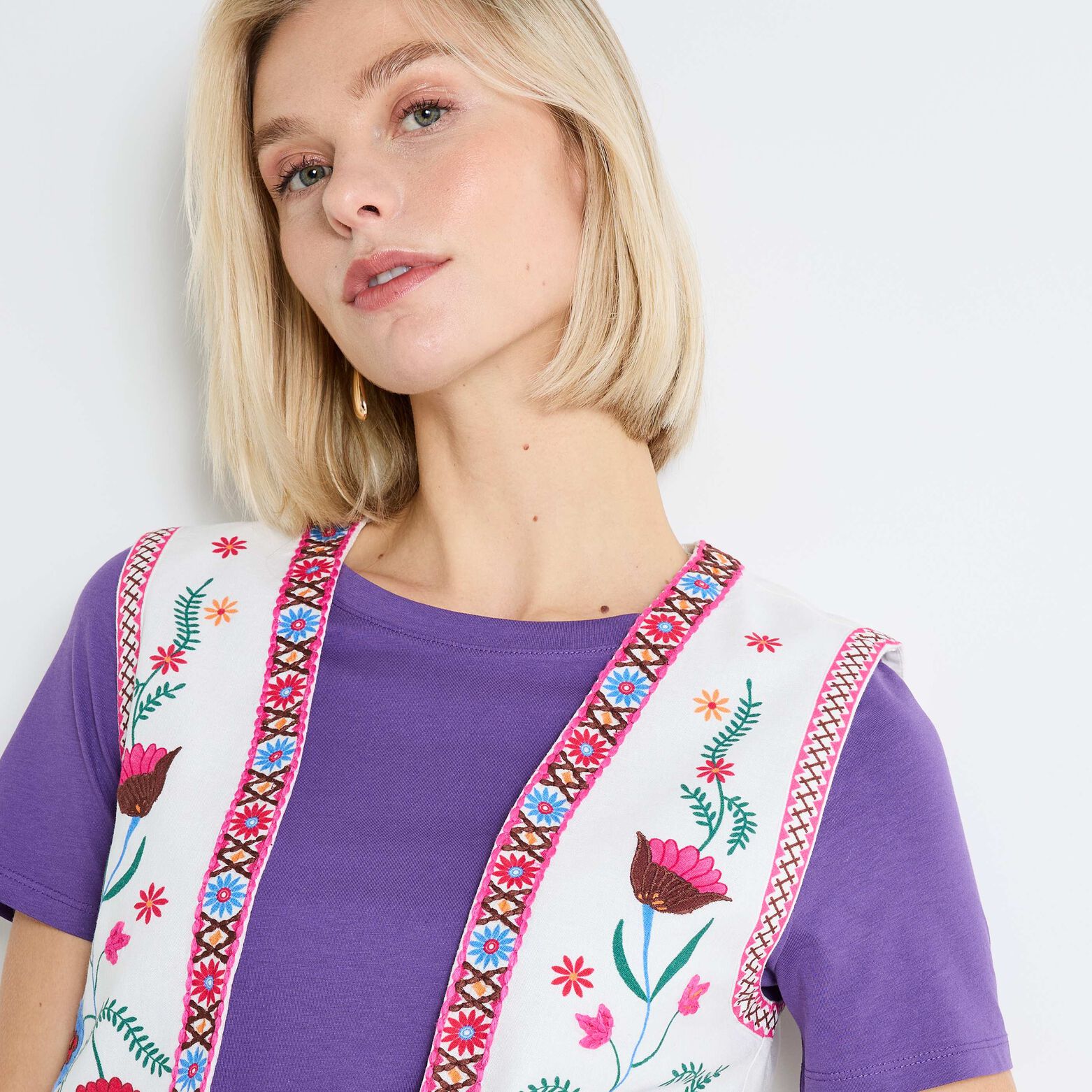 Gilet sans manches brodé femme
