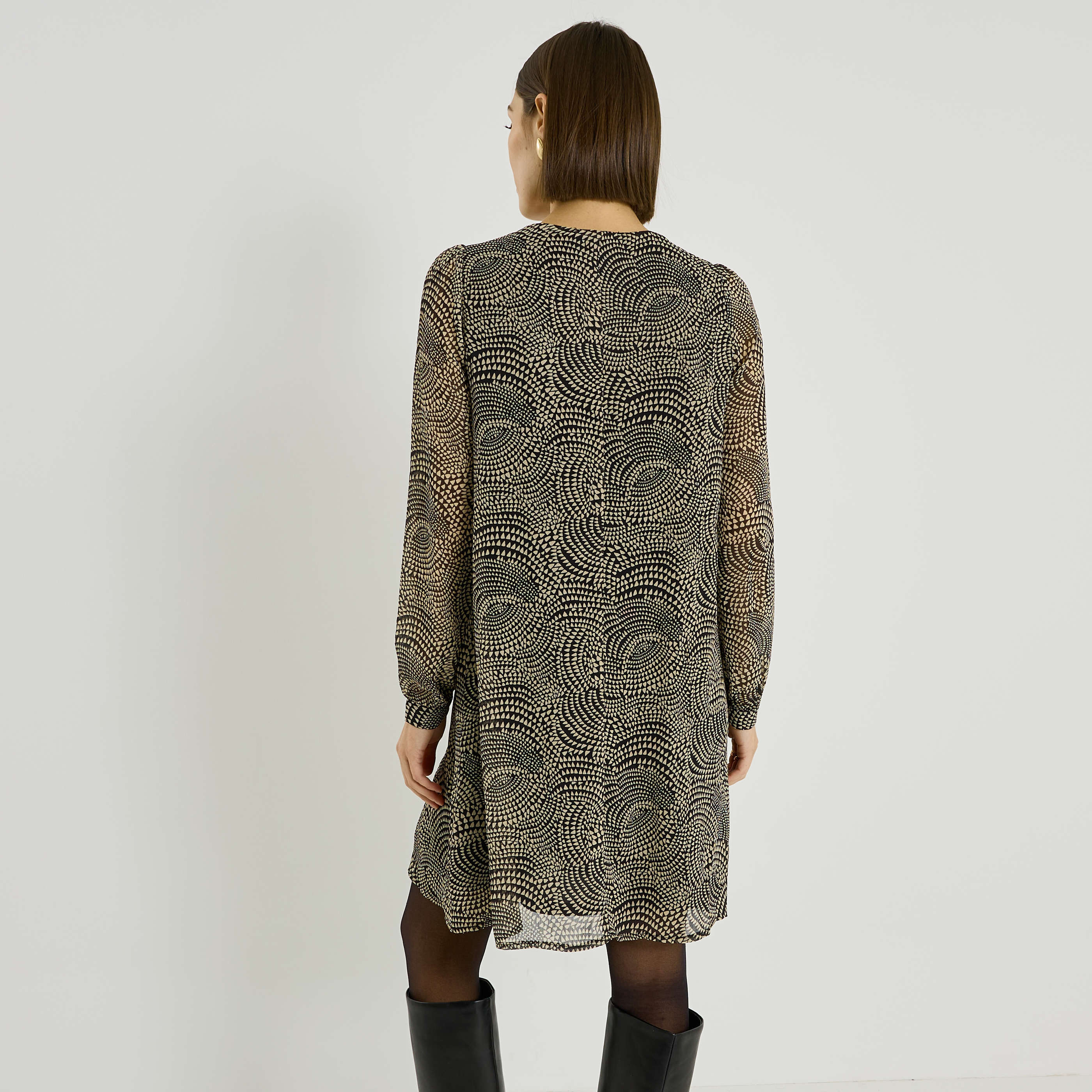 Robe habill&eacute;e imprim&eacute; g&eacute;om&eacute;trique