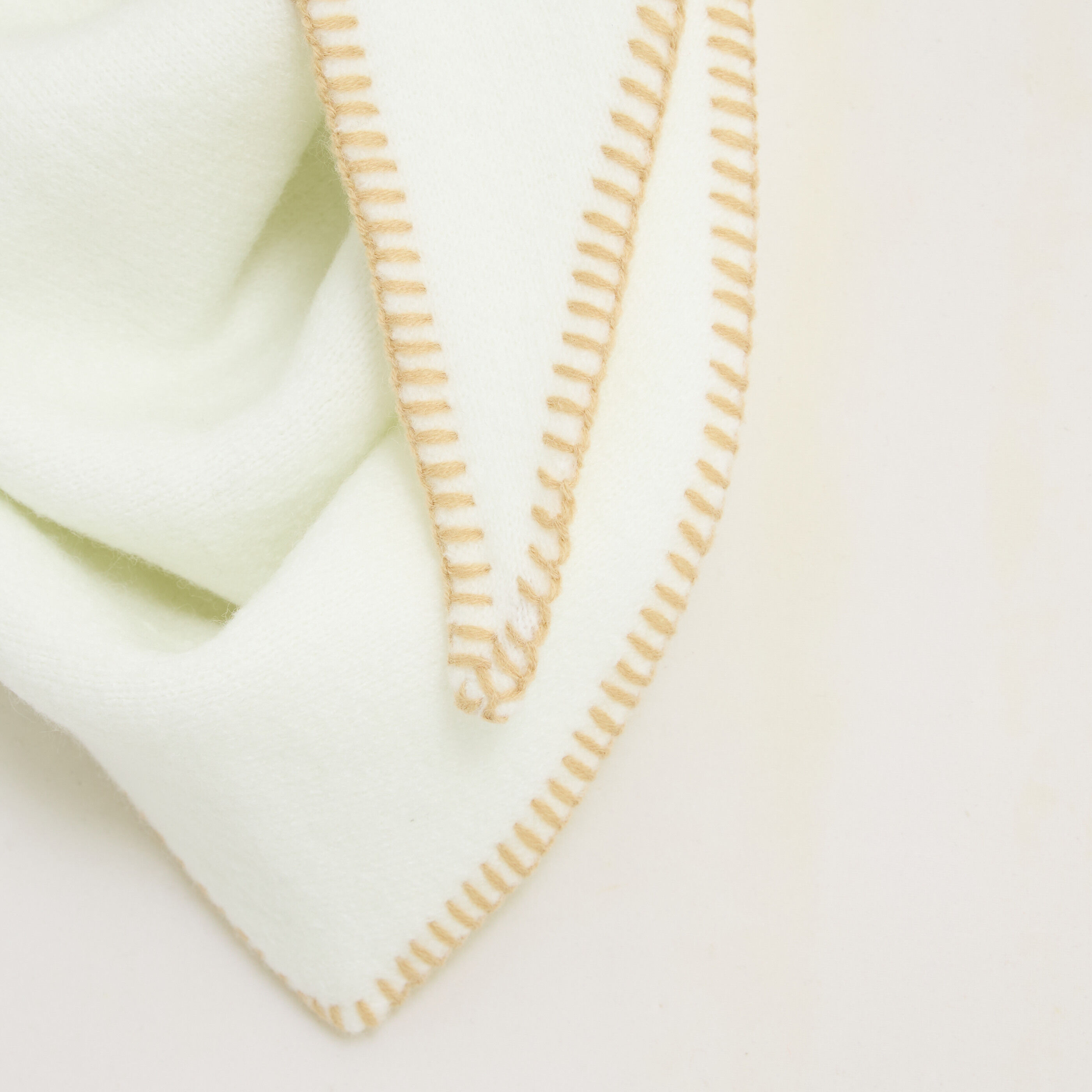 &Eacute;charpe forme triangulaire femme