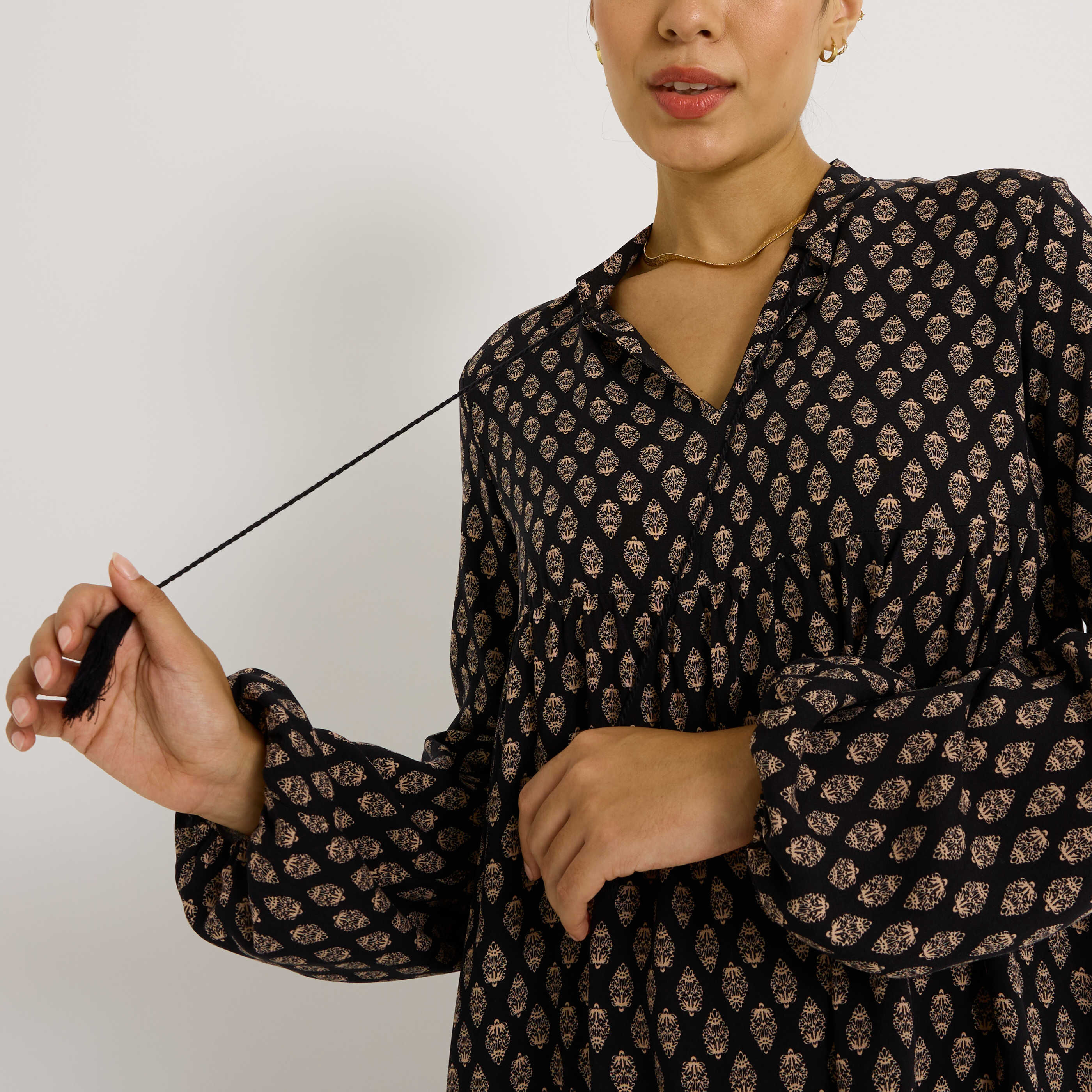 Robe imprim&eacute;e col V 