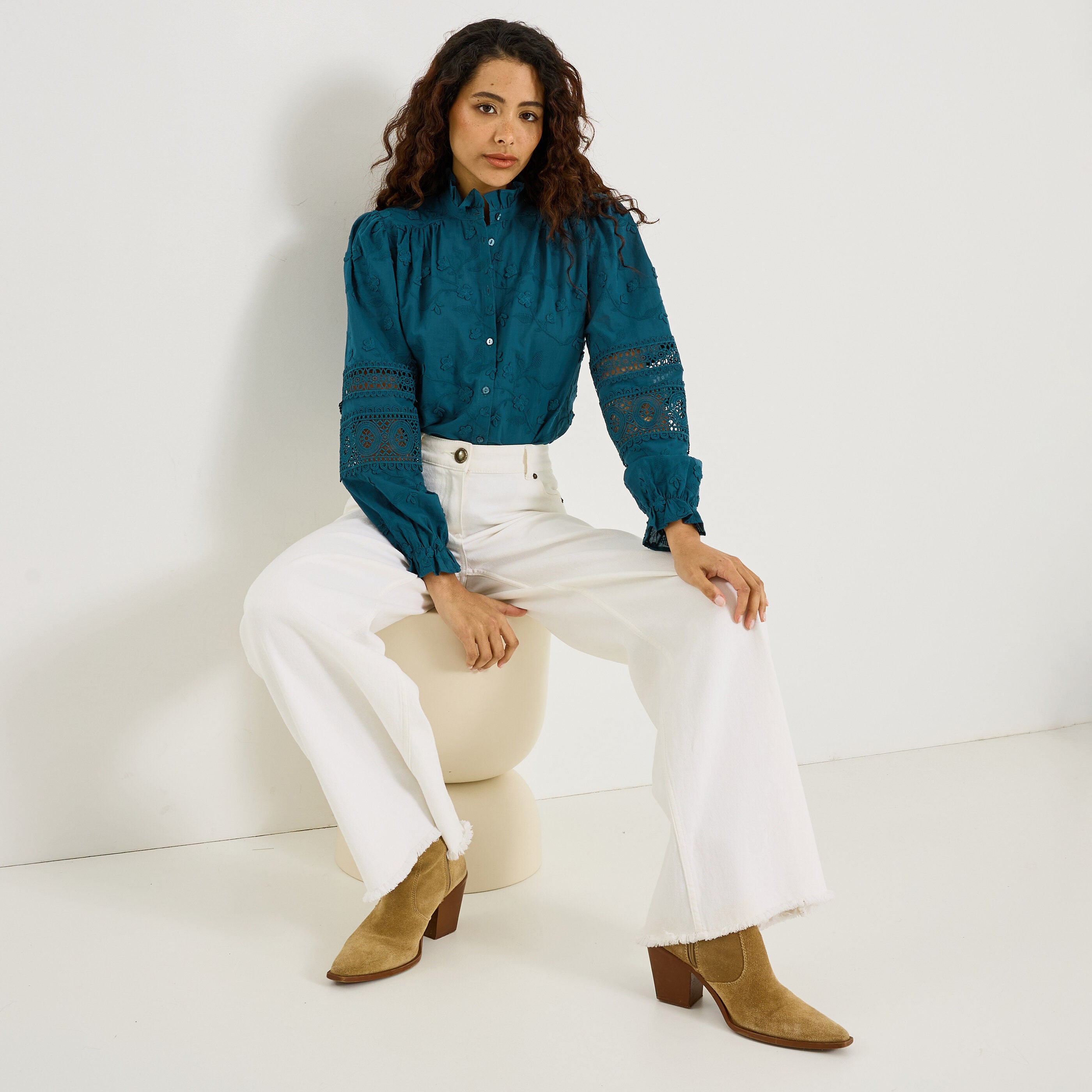 Chemise brod&eacute;e d&eacute;tails ajour&eacute;s femme