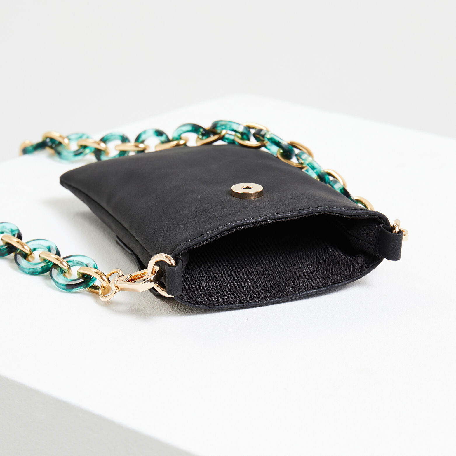 Pochette de téléphone avec chaine