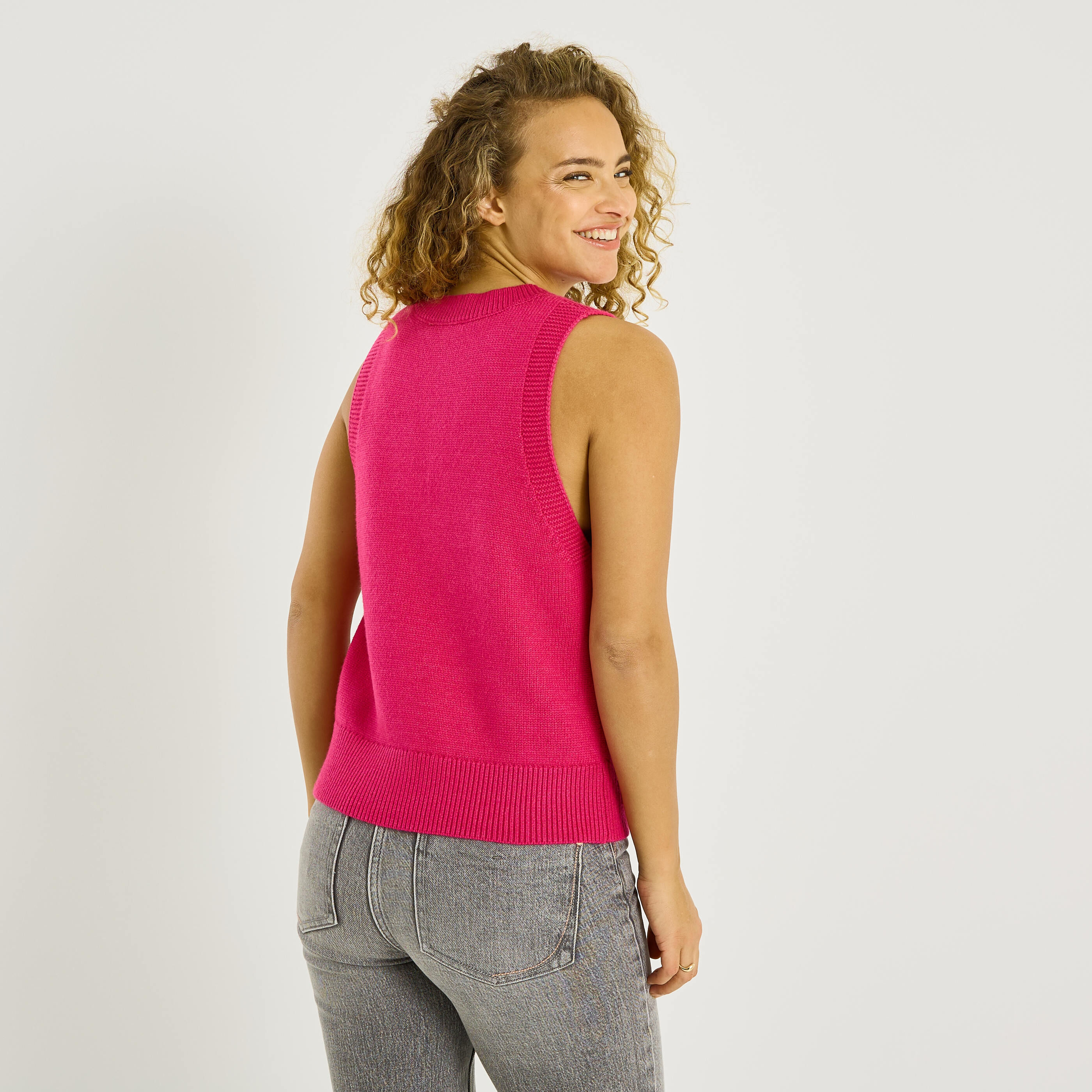 Pull col V sans manches femme