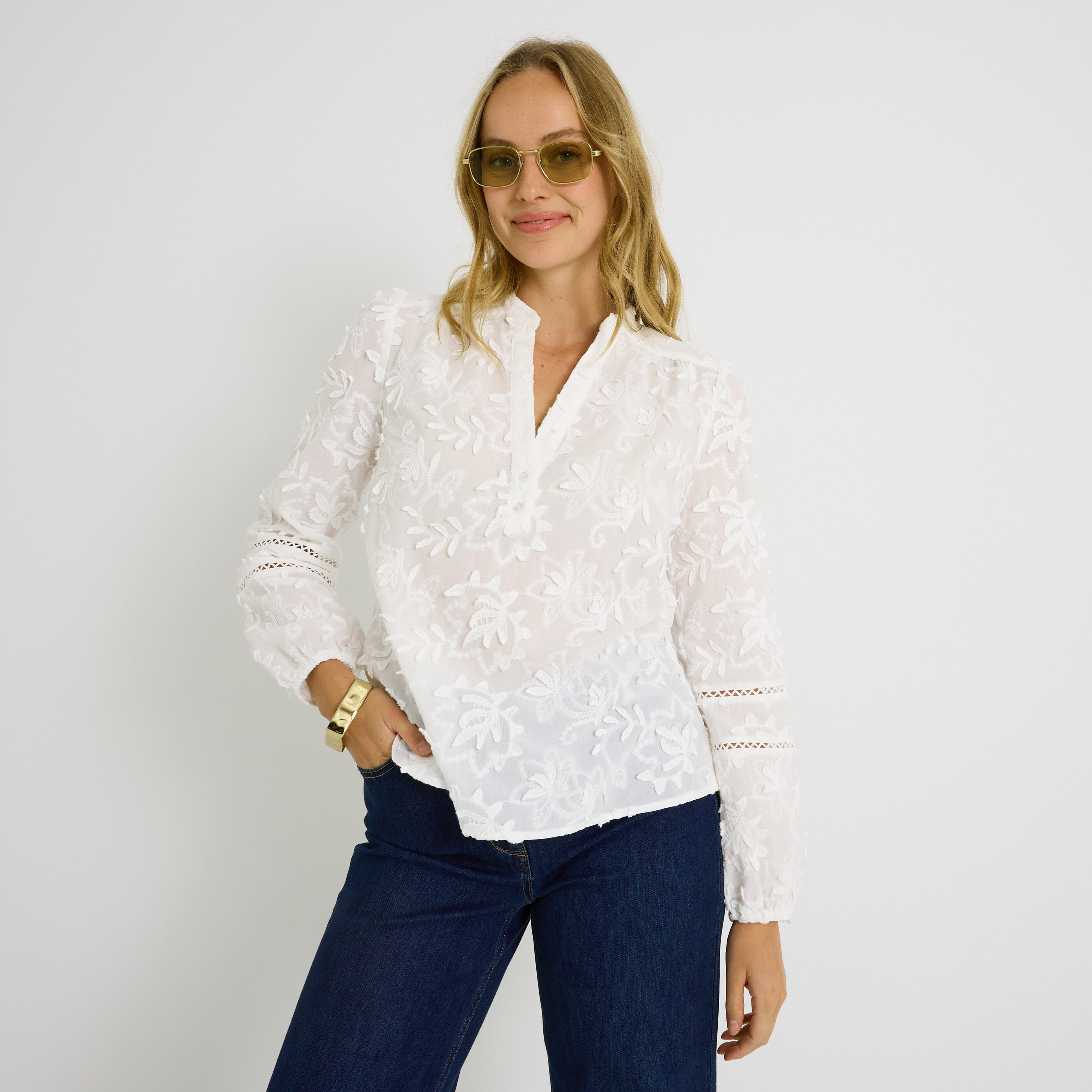 Blouse broderies florales femme