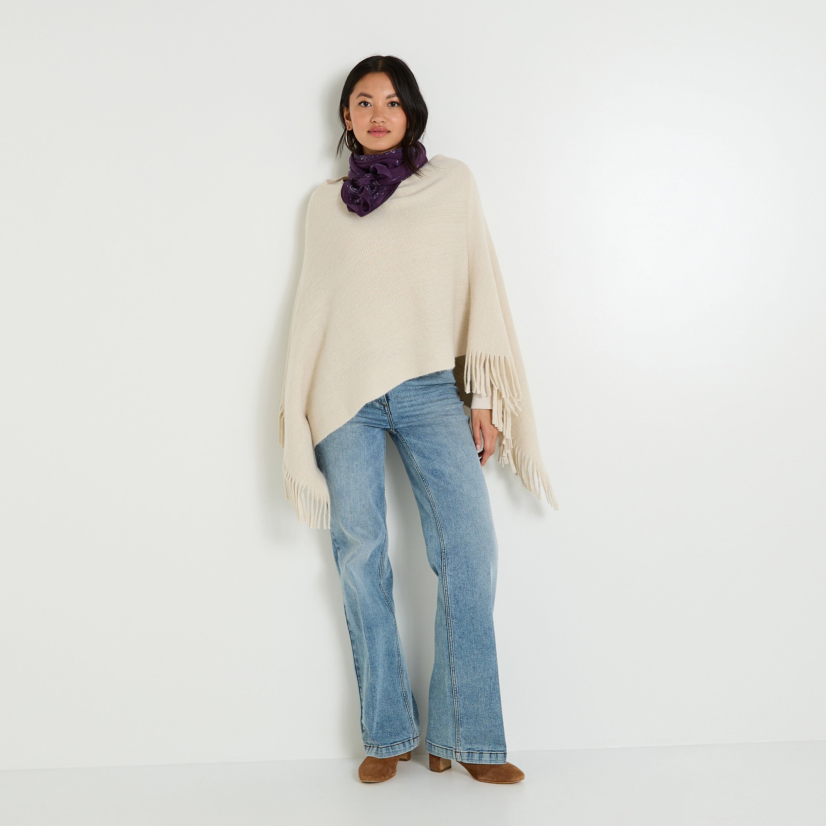 Poncho ferm&eacute; uni femme