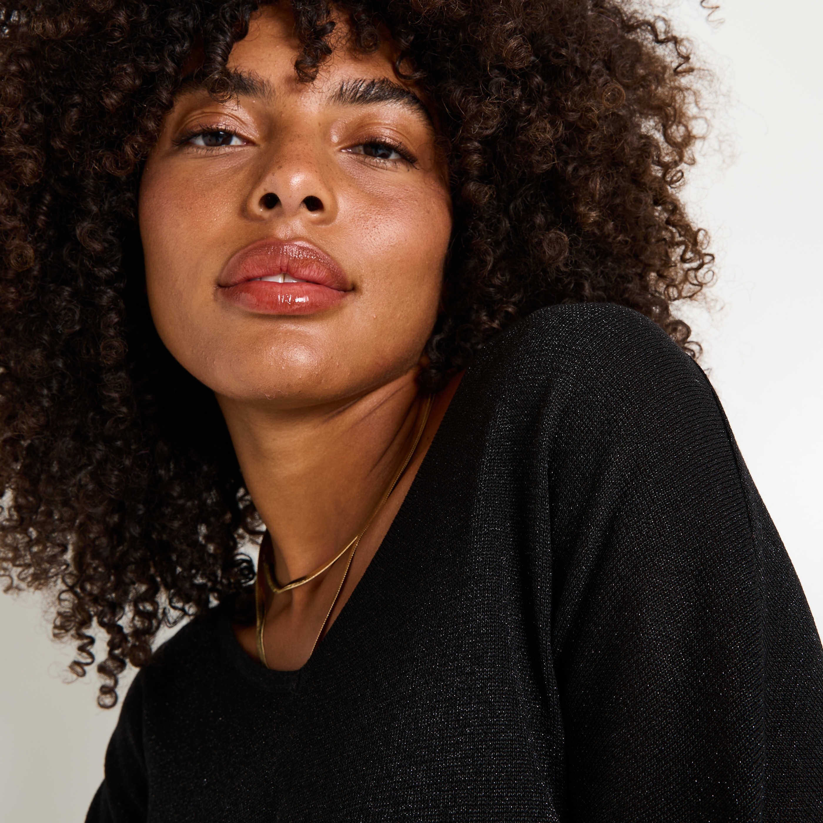 Pull brillant &agrave; col V femme