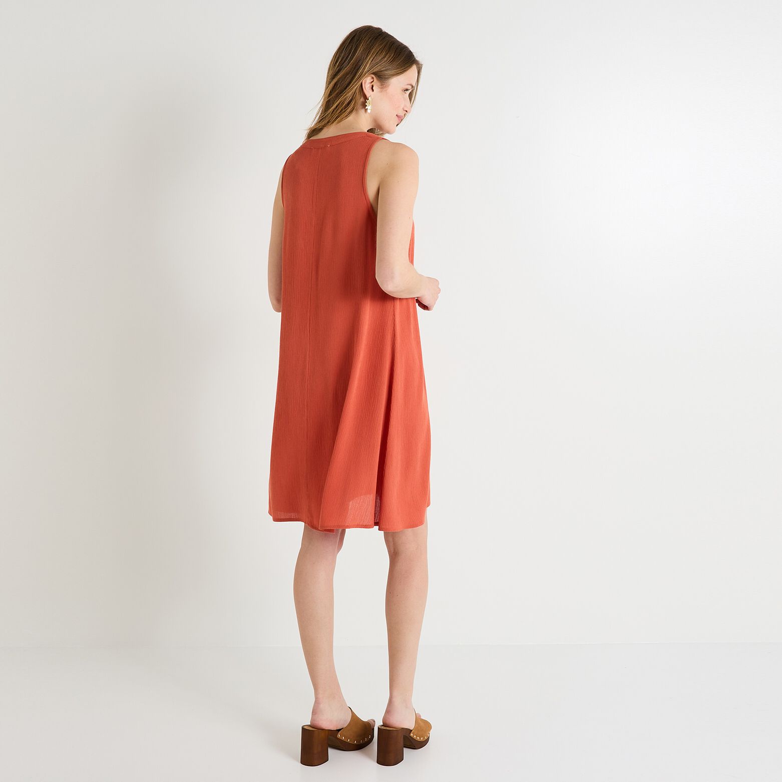 Robe courte en crépon femme