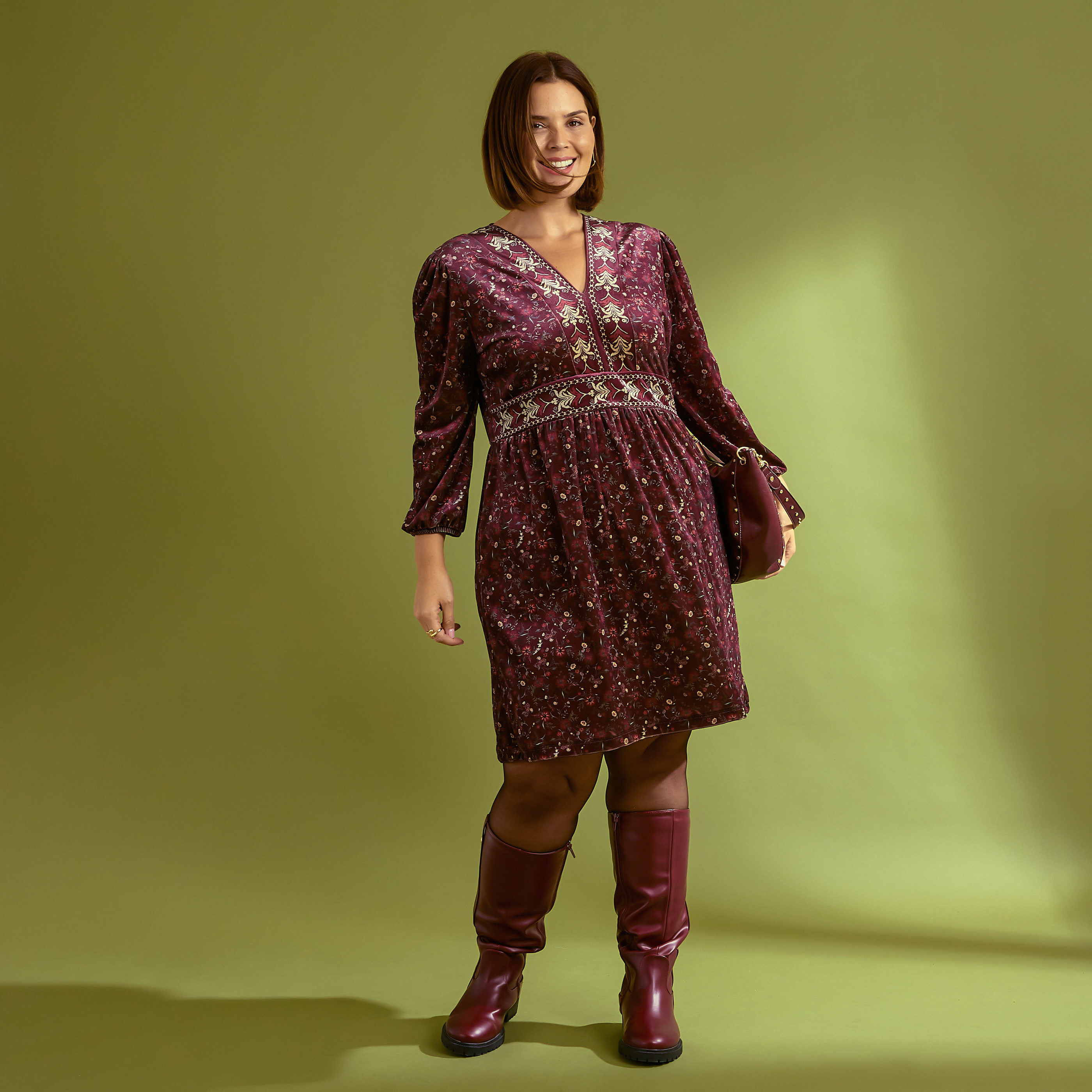 Robe fluide longueur genou &agrave; col V 