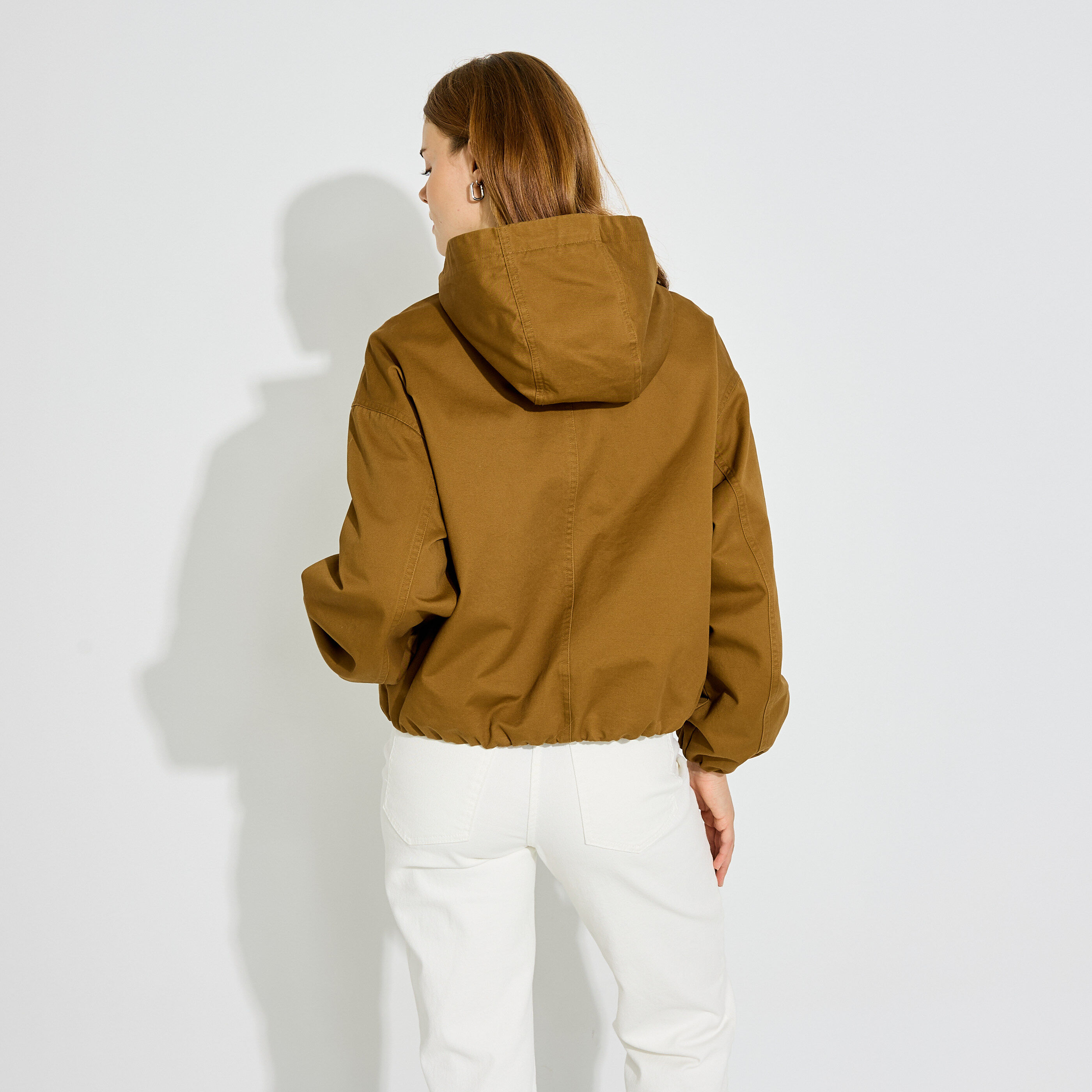 Blouson court &agrave; capuche femme