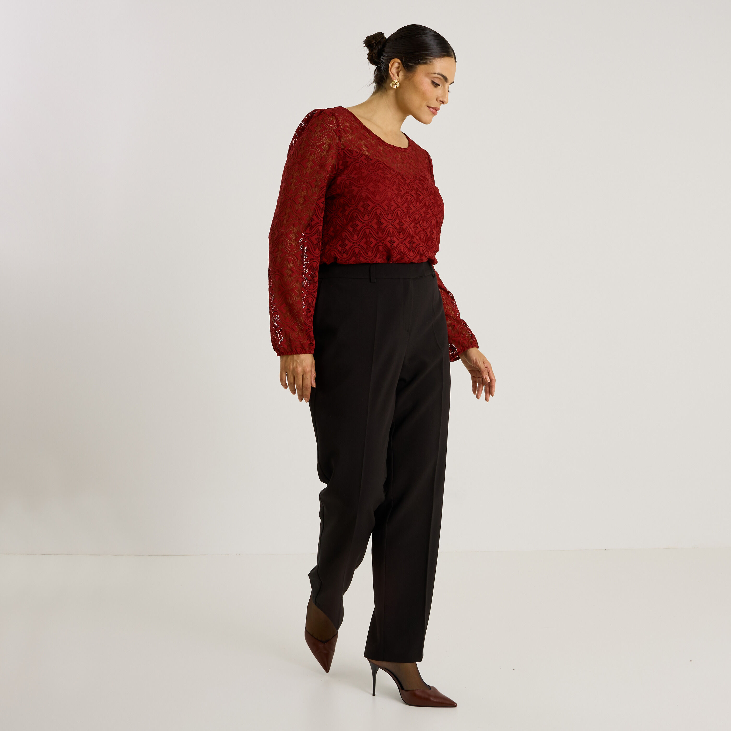 Blouse maille brod&eacute;e femme