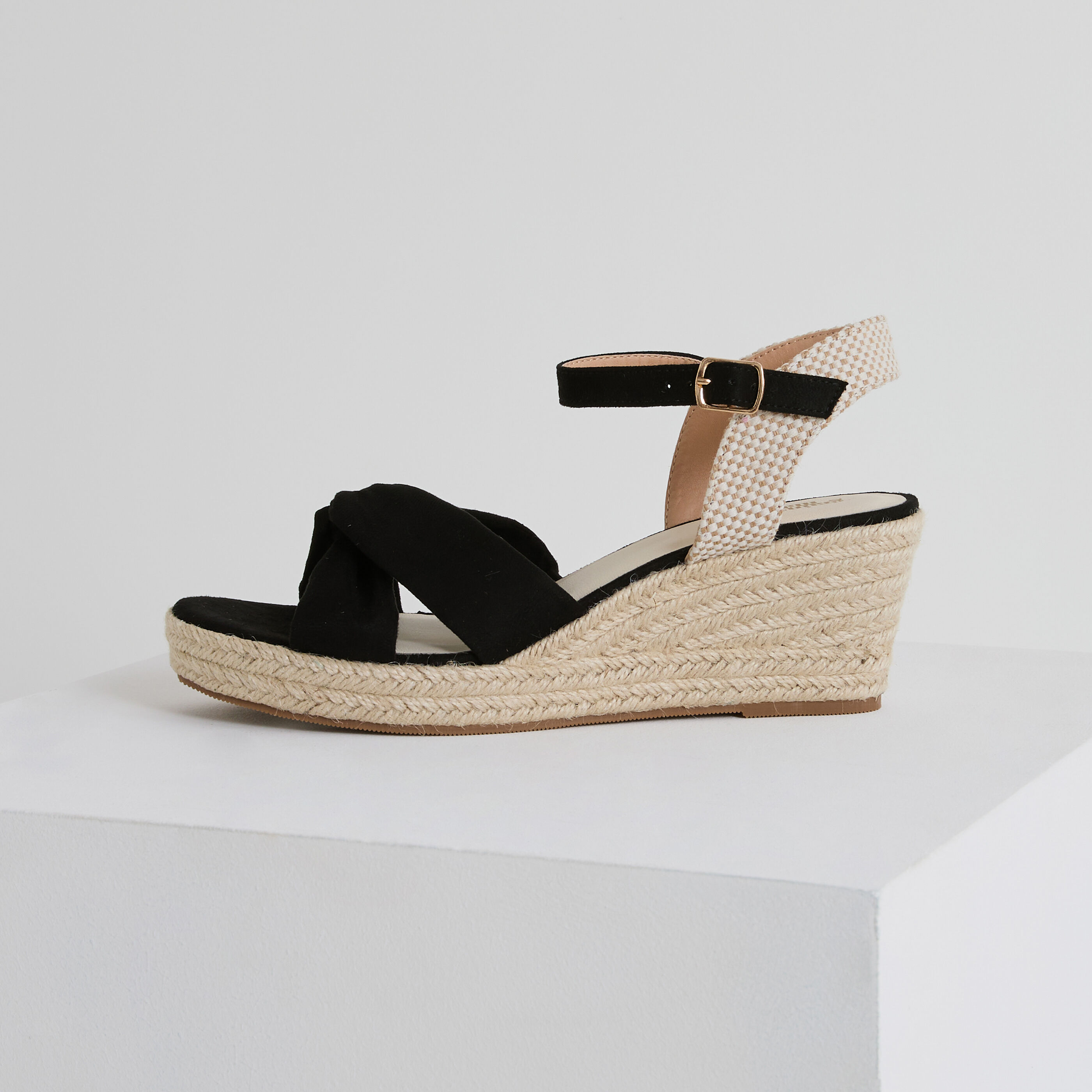 Sandales compens&eacute;es femme