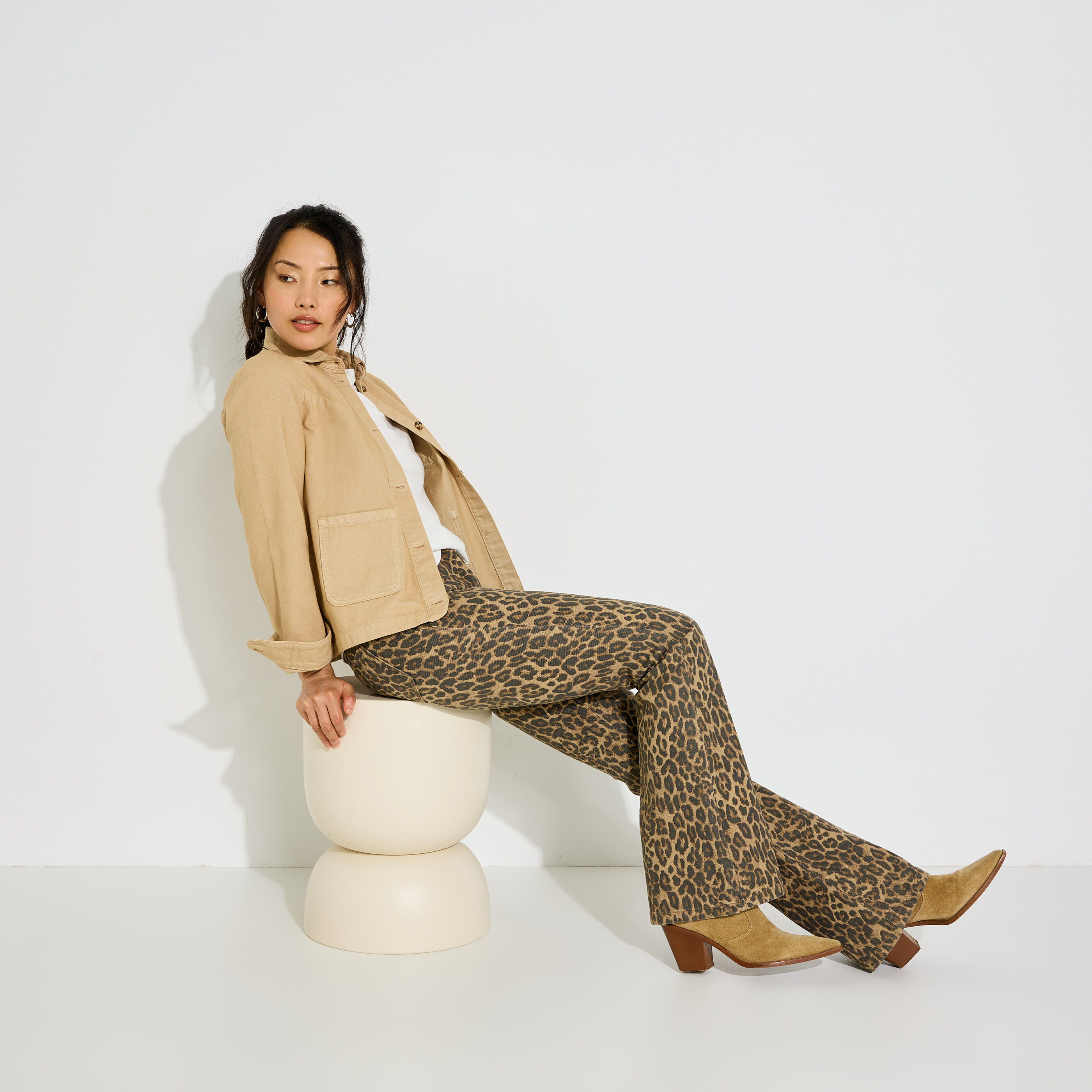 Veste d&eacute;contract&eacute;e col chemise femme