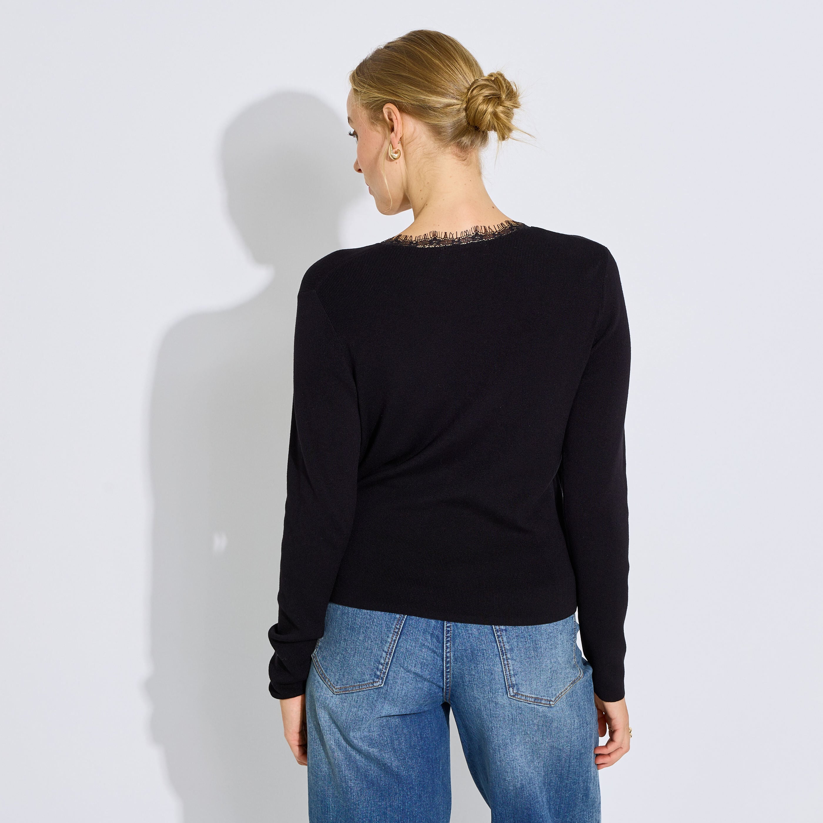 Pull cache-c&oelig;ur ajour&eacute; femme