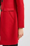 Manteau par-dessus femme