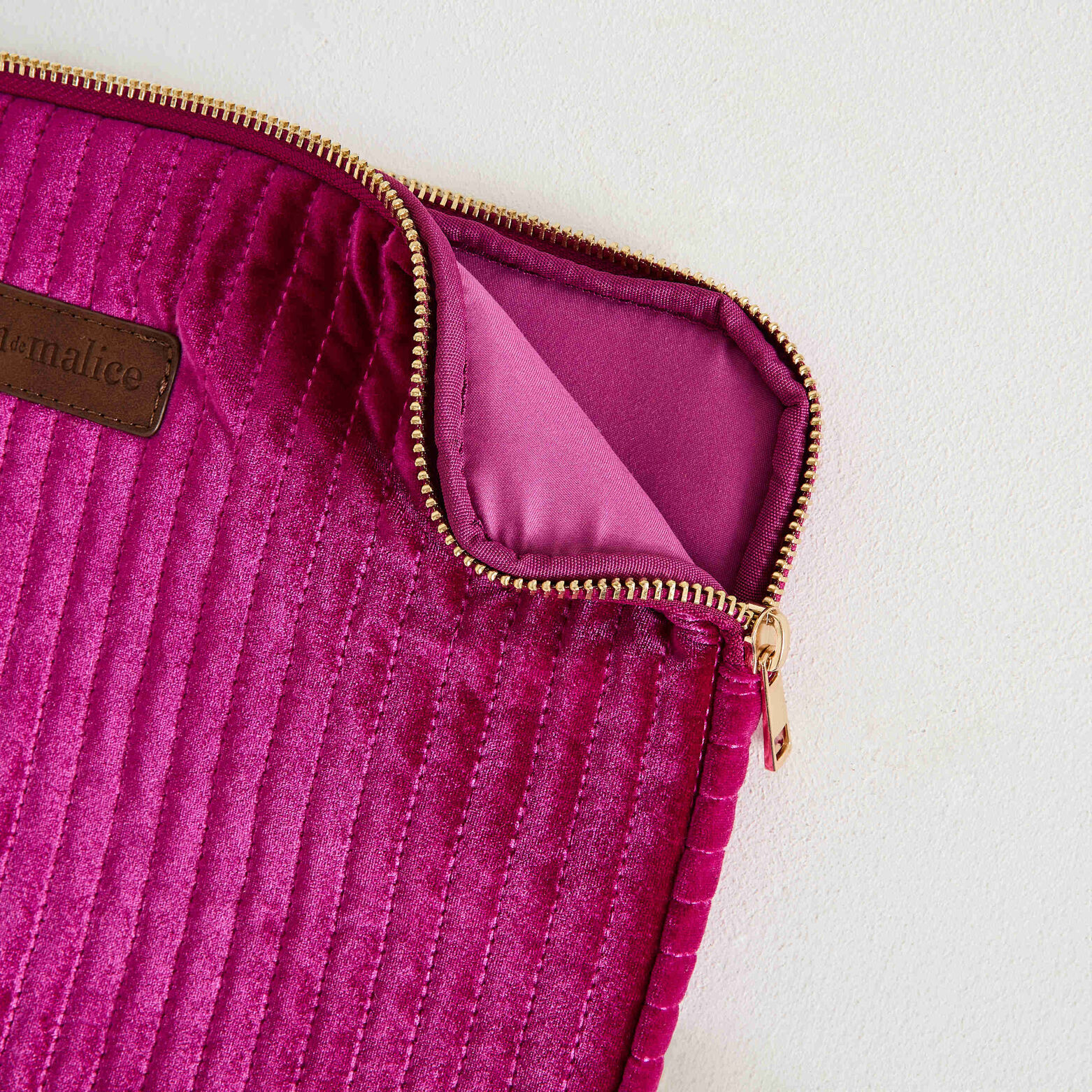 Pochette d'ordinateur velours matelassé
