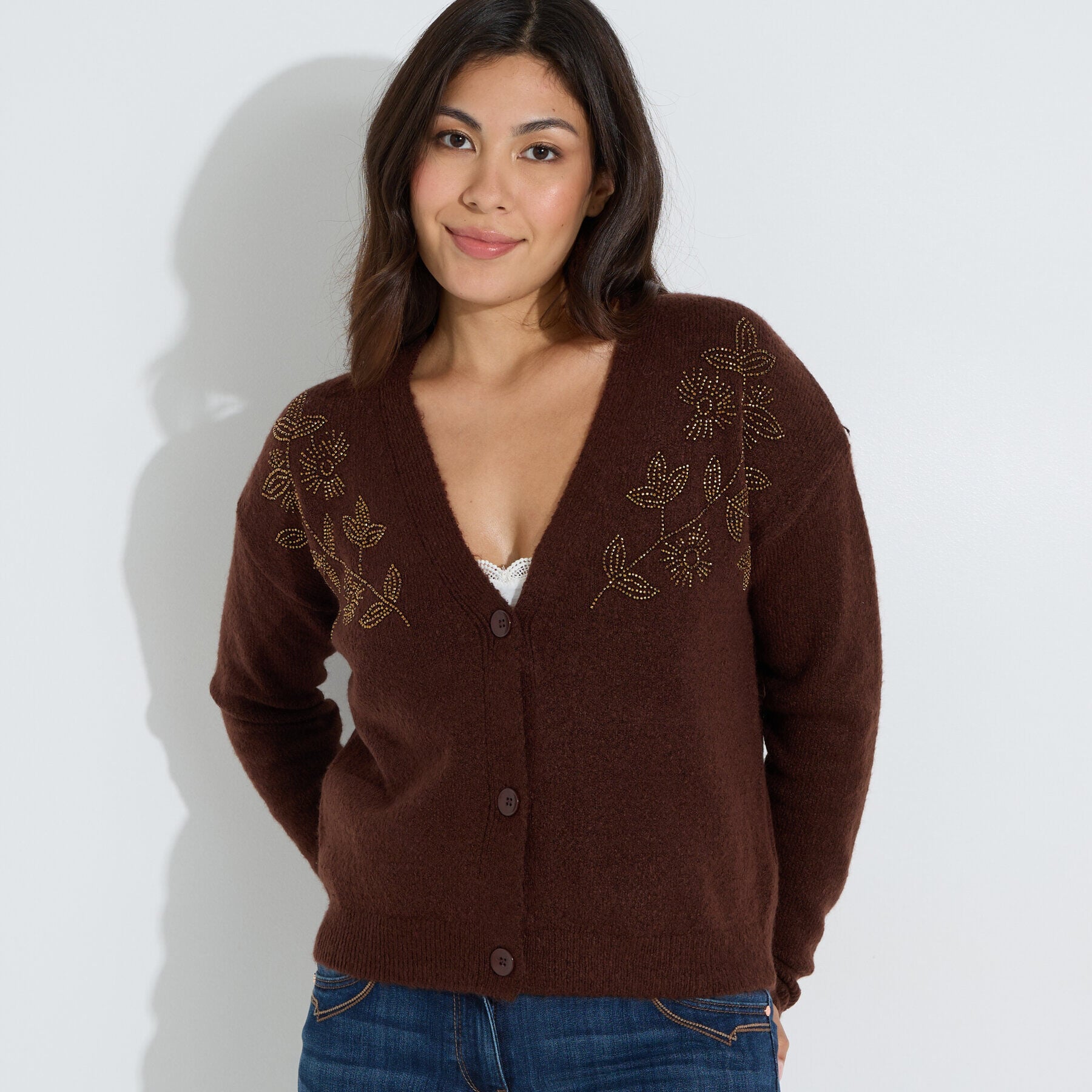 Gilet court col V boutons perl&eacute;s femme
