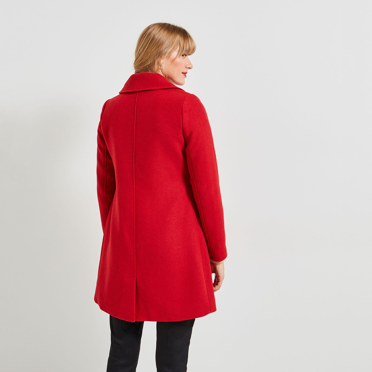 Manteau par-dessus femme