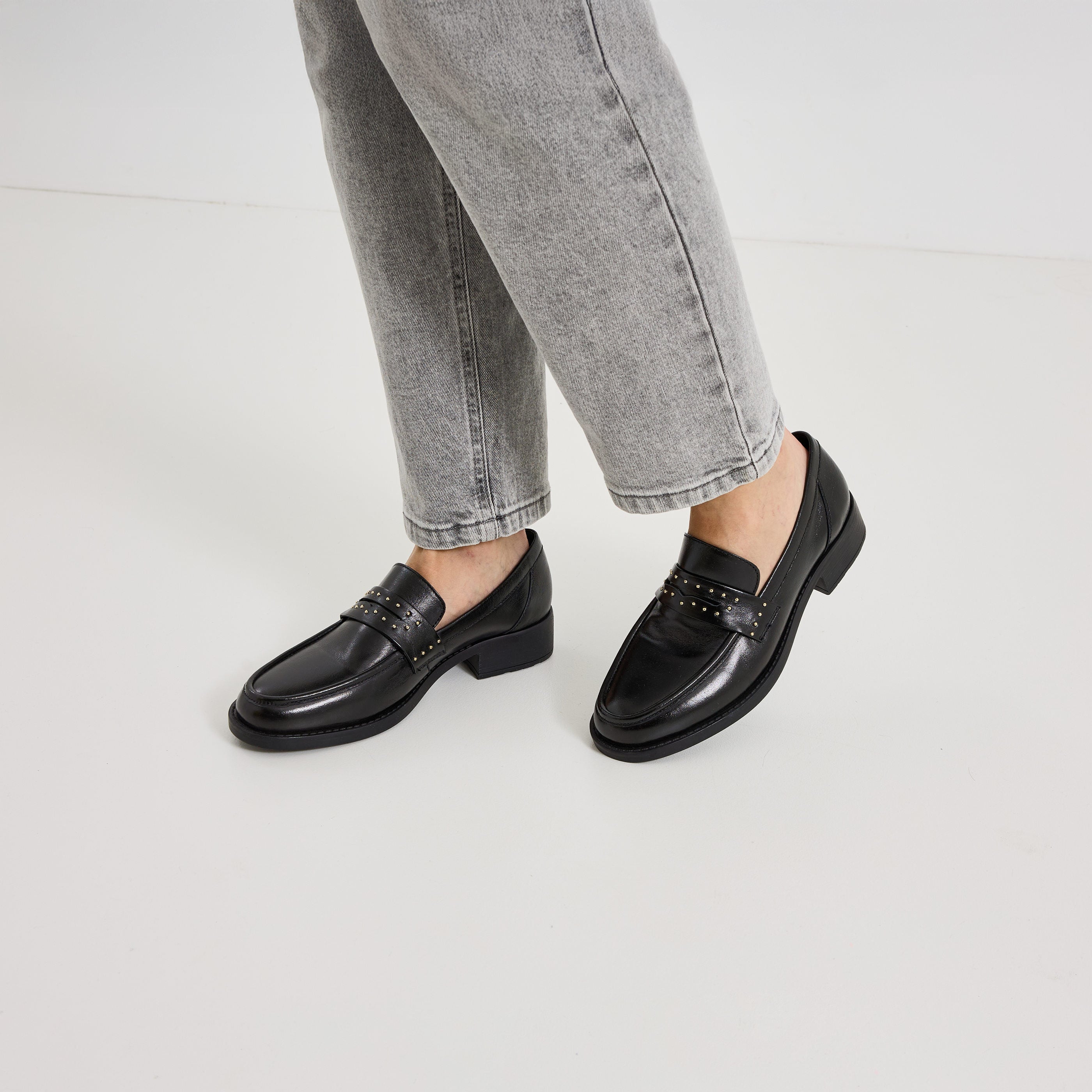 Mocassin souple avec clous femme
