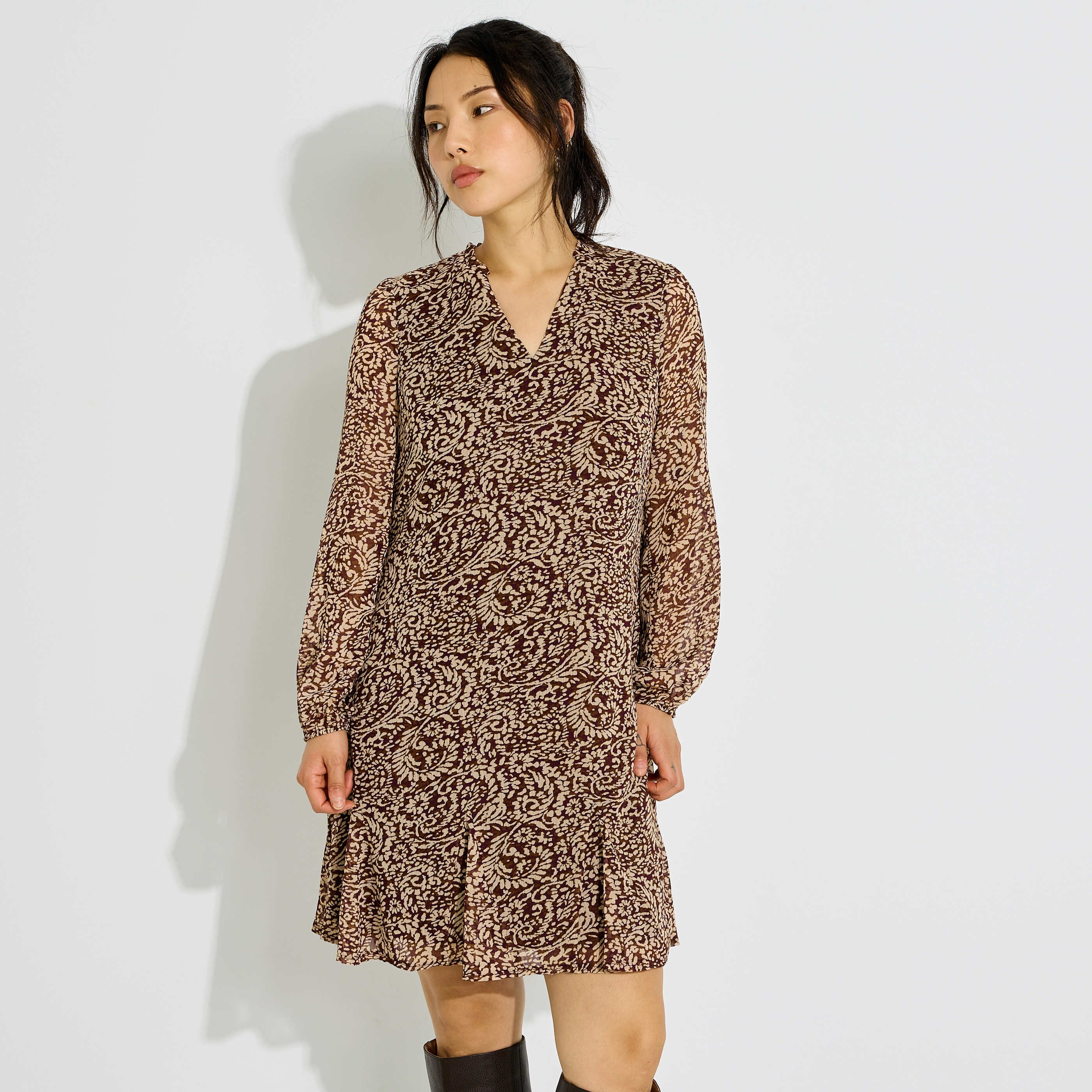 Robe courte &eacute;vas&eacute;e &agrave; motif abstrait