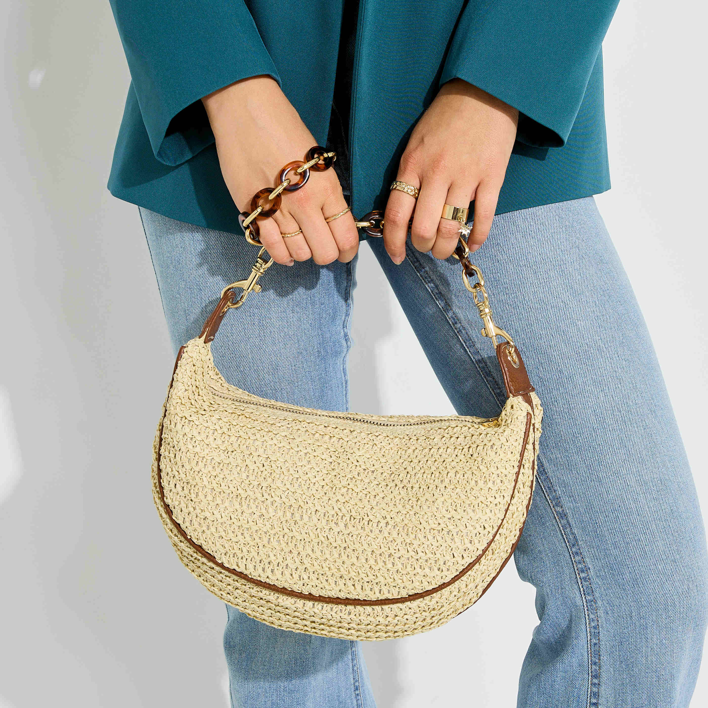 Sac forme demi-lune aspect paille femme