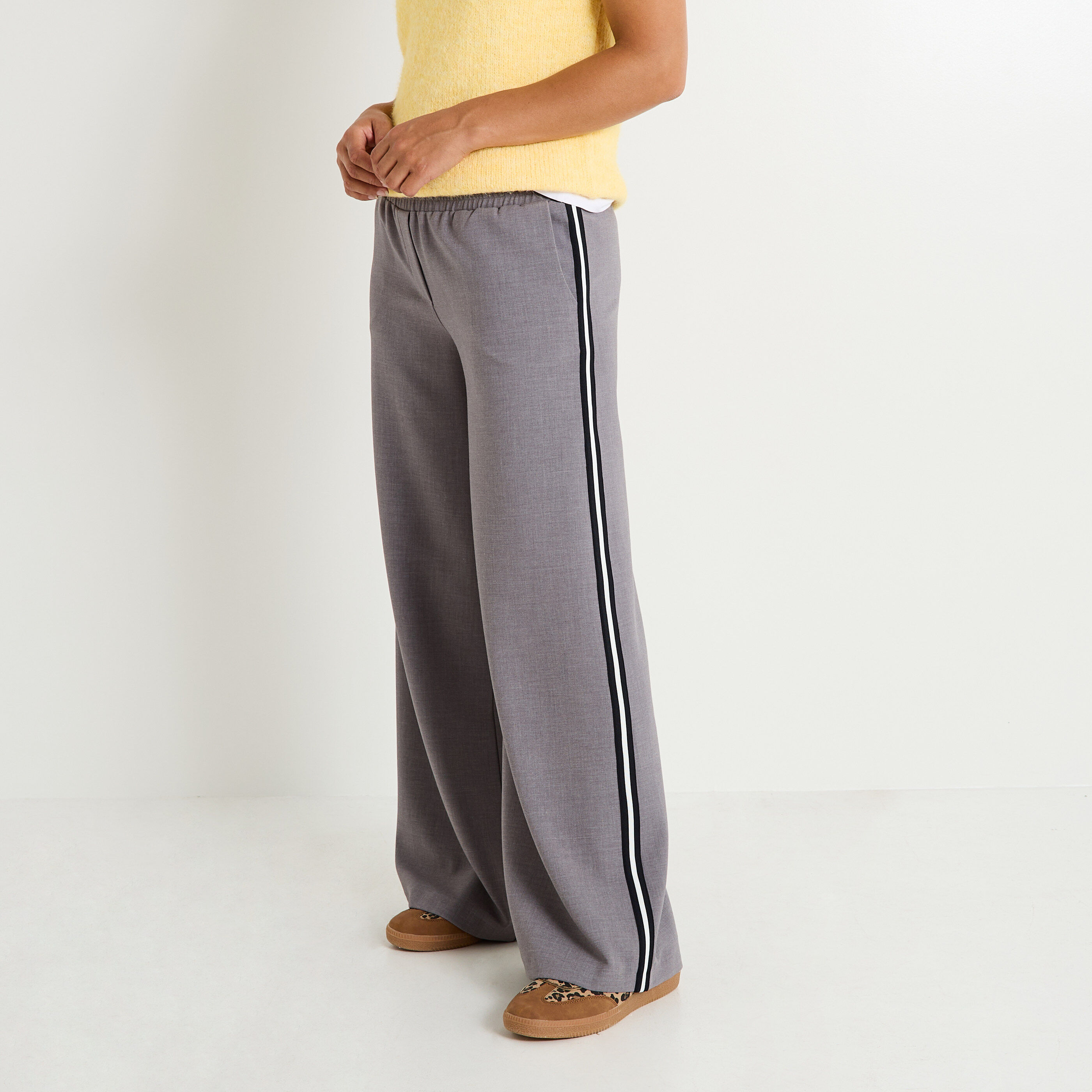 Pantalon avec bandes sur le c&ocirc;t&eacute; femme