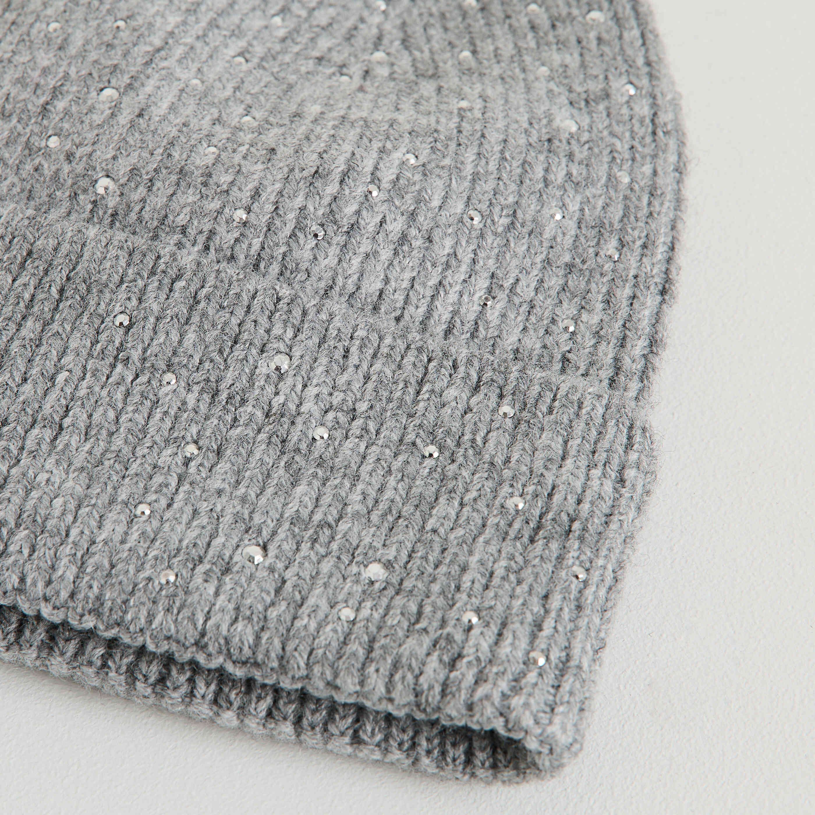 Bonnet uni avec studs femme