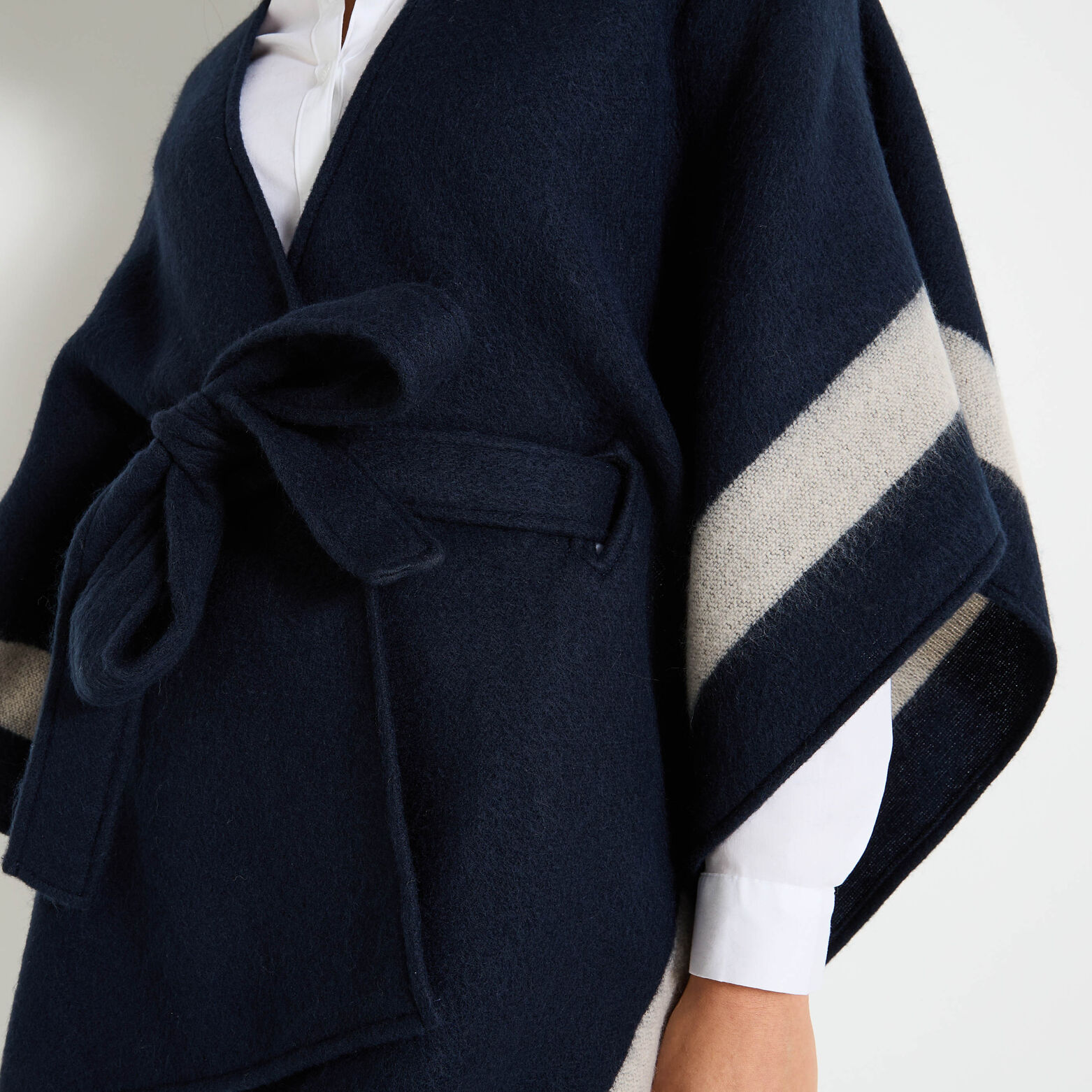Poncho ouvert avec ceinture femme