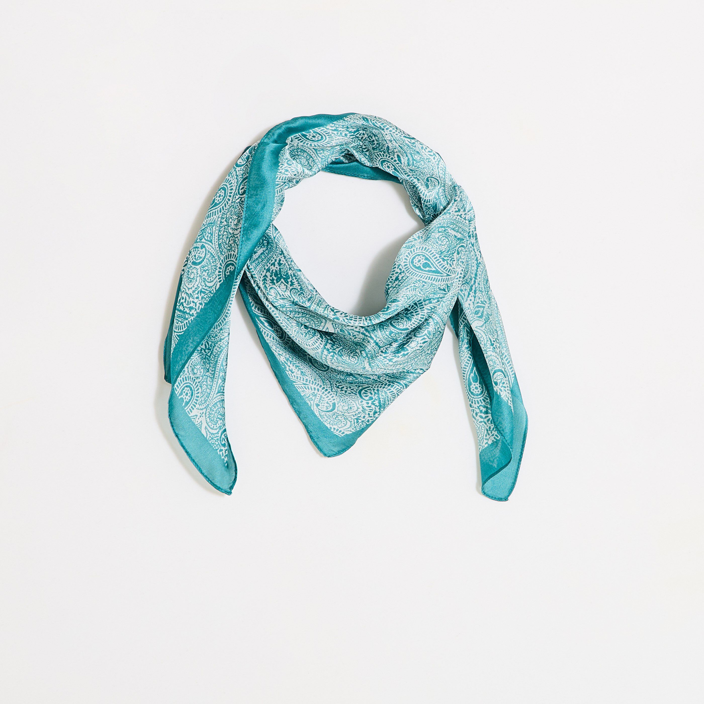 Foulard carr&eacute; satin&eacute; femme