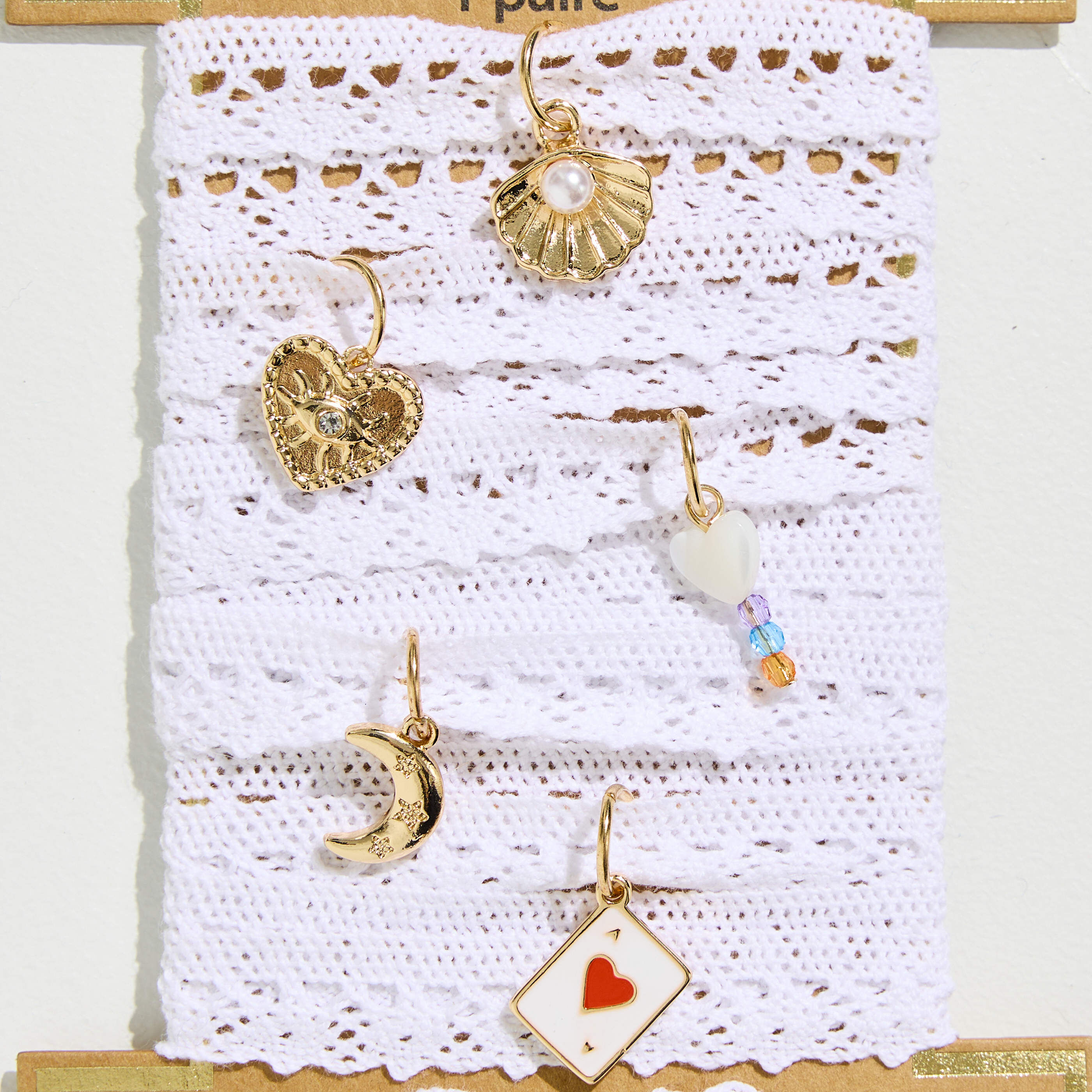 Paire de lacets ajour&eacute;s et charms femme