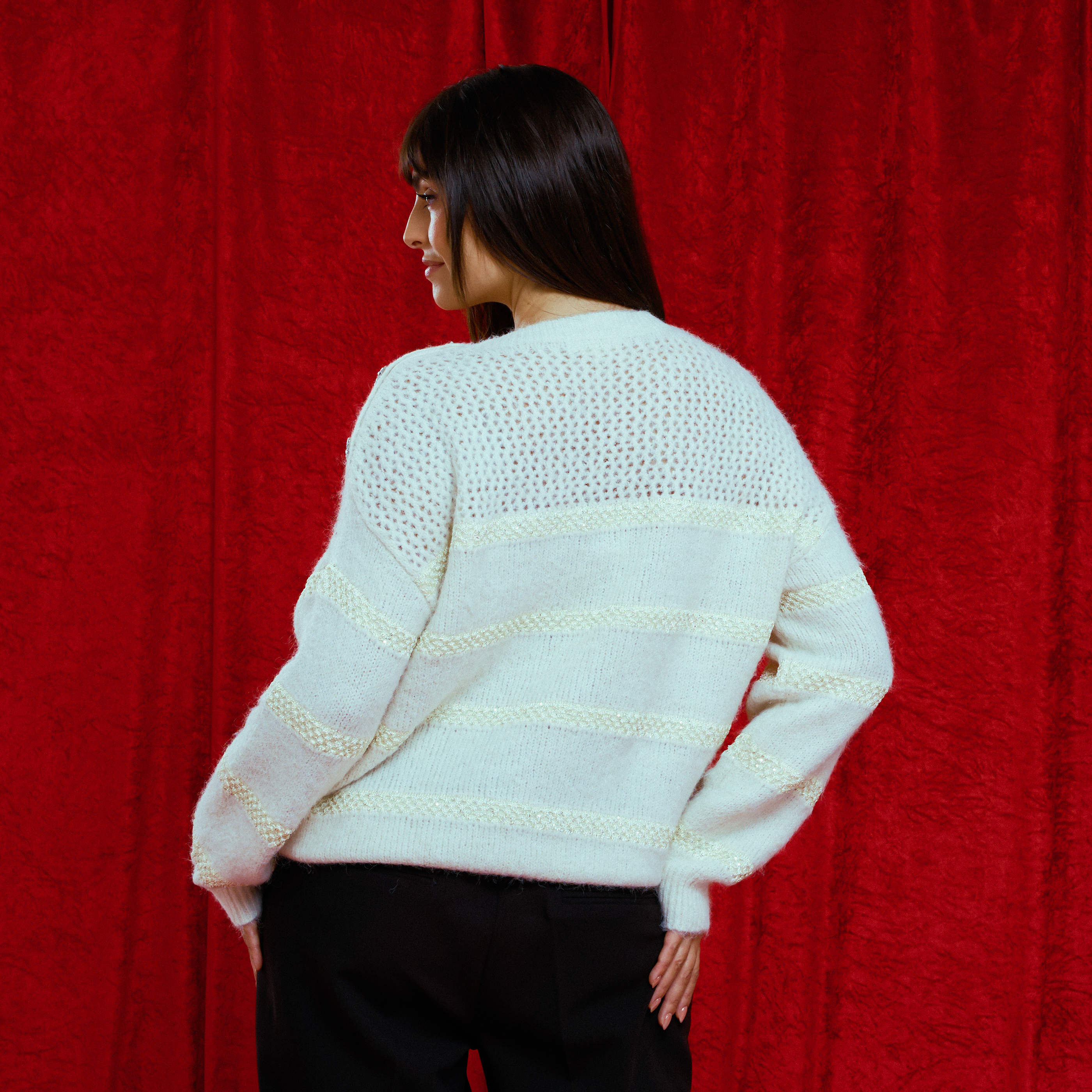 Pull col rond d&eacute;tails ajour&eacute;s femme