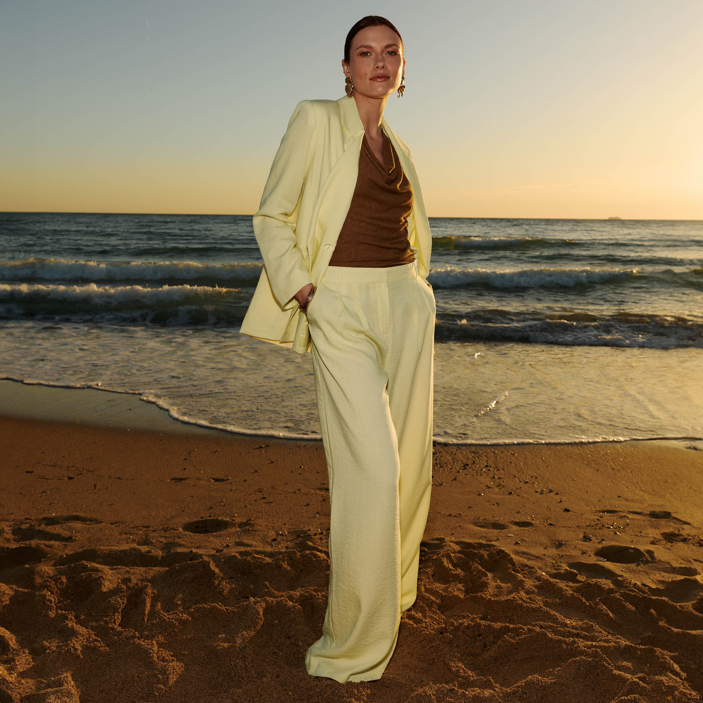 Pantalon large &agrave; pinces femme